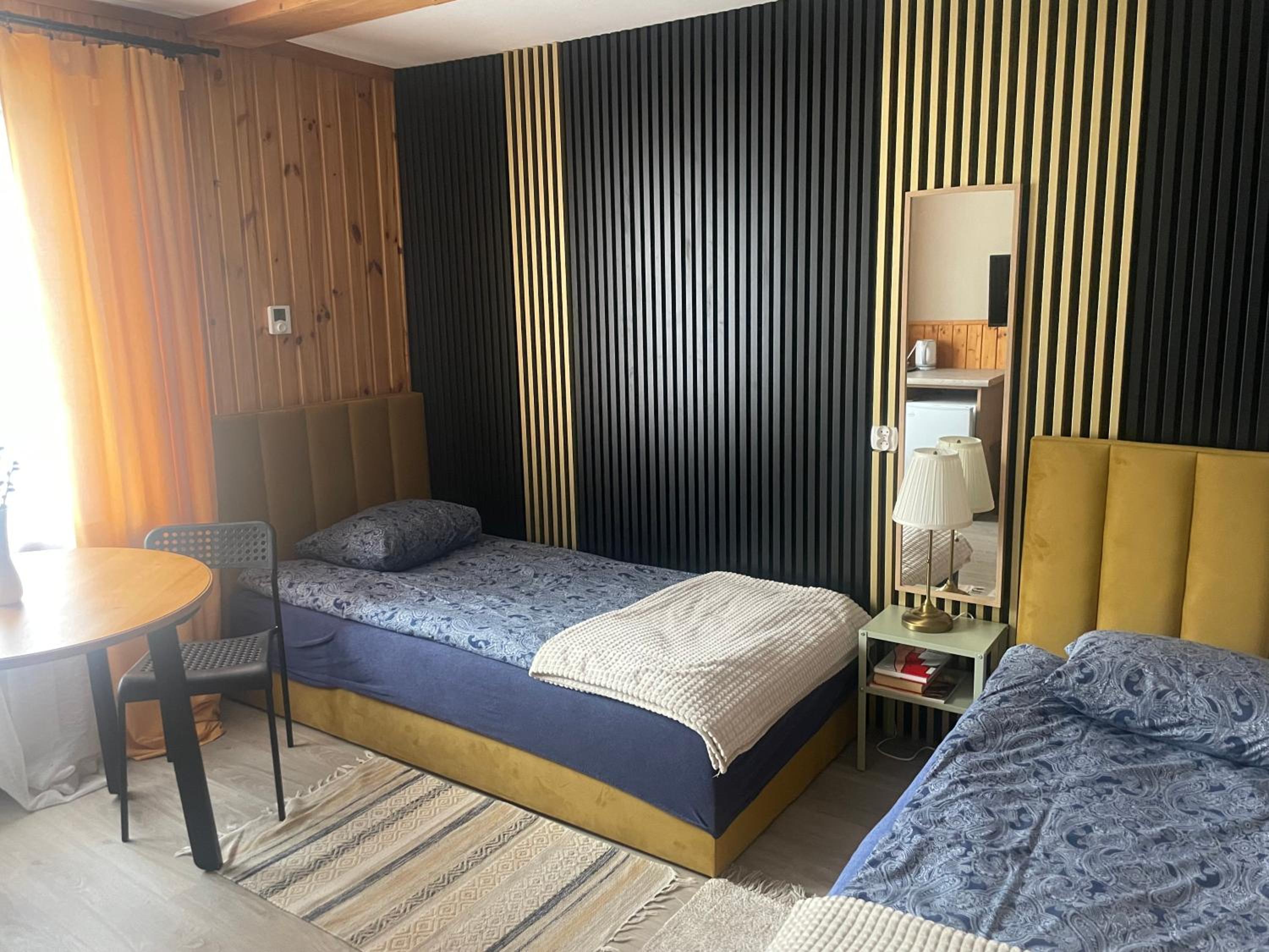 Twin Room with Bathroom - Photo 2