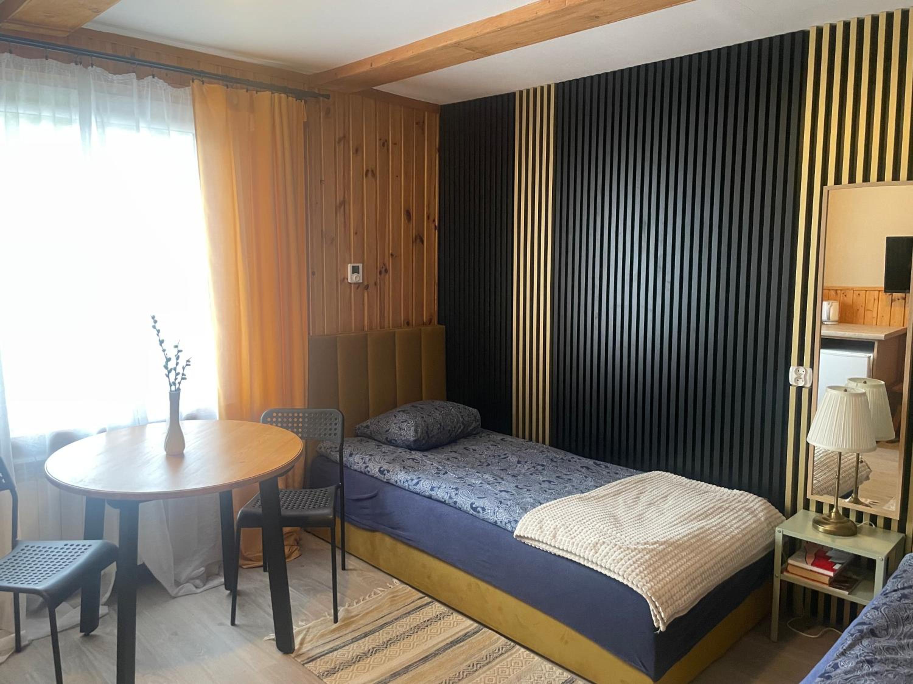 Twin Room with Bathroom - Photo 3