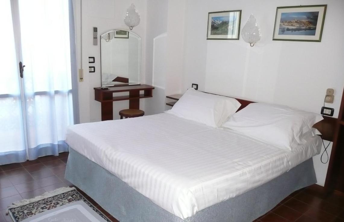 Double Room with Sea View photo 2