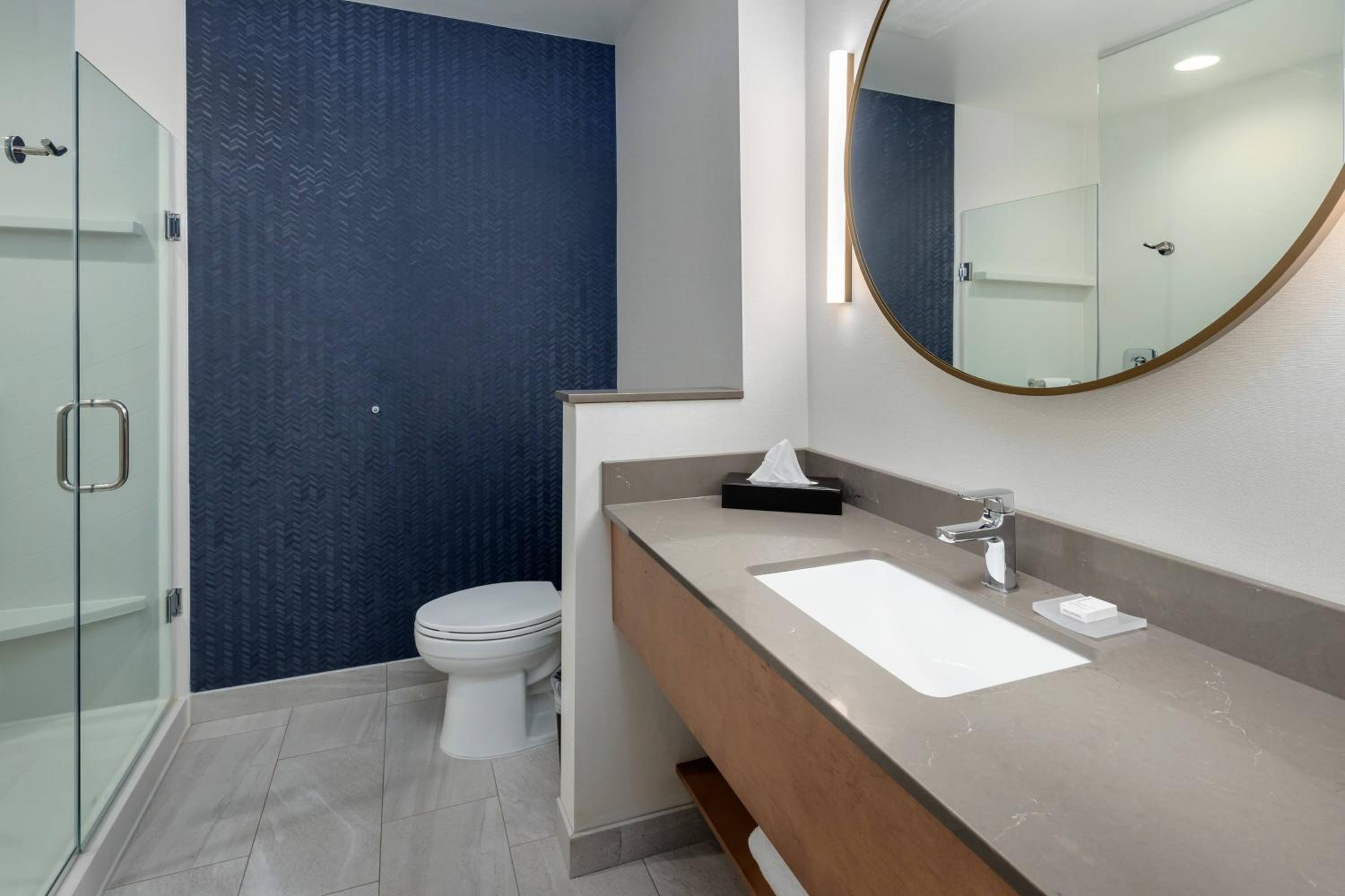 Guest Room, 1 King - Photo 2