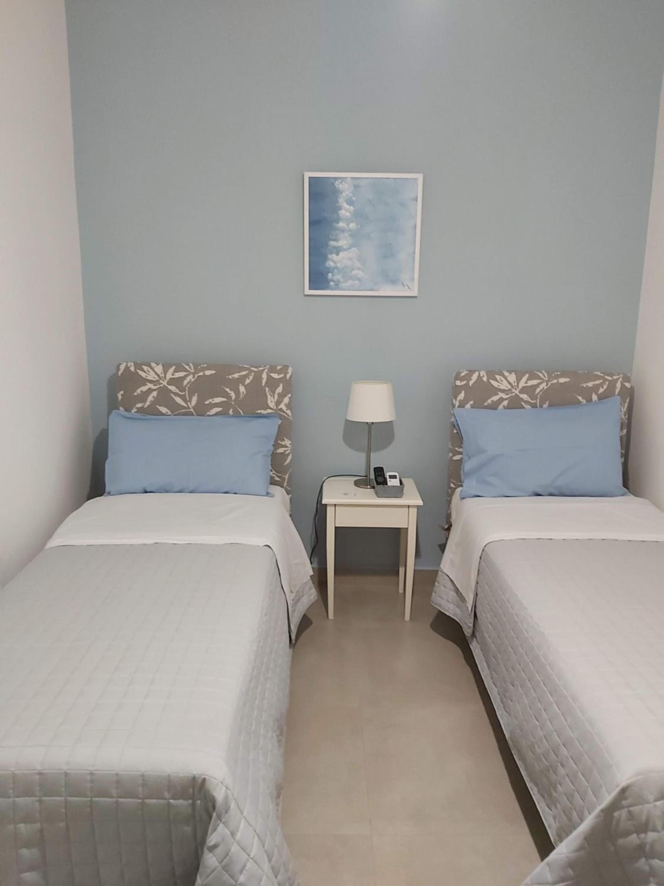 Twin Room with Private Bathroom photo 3