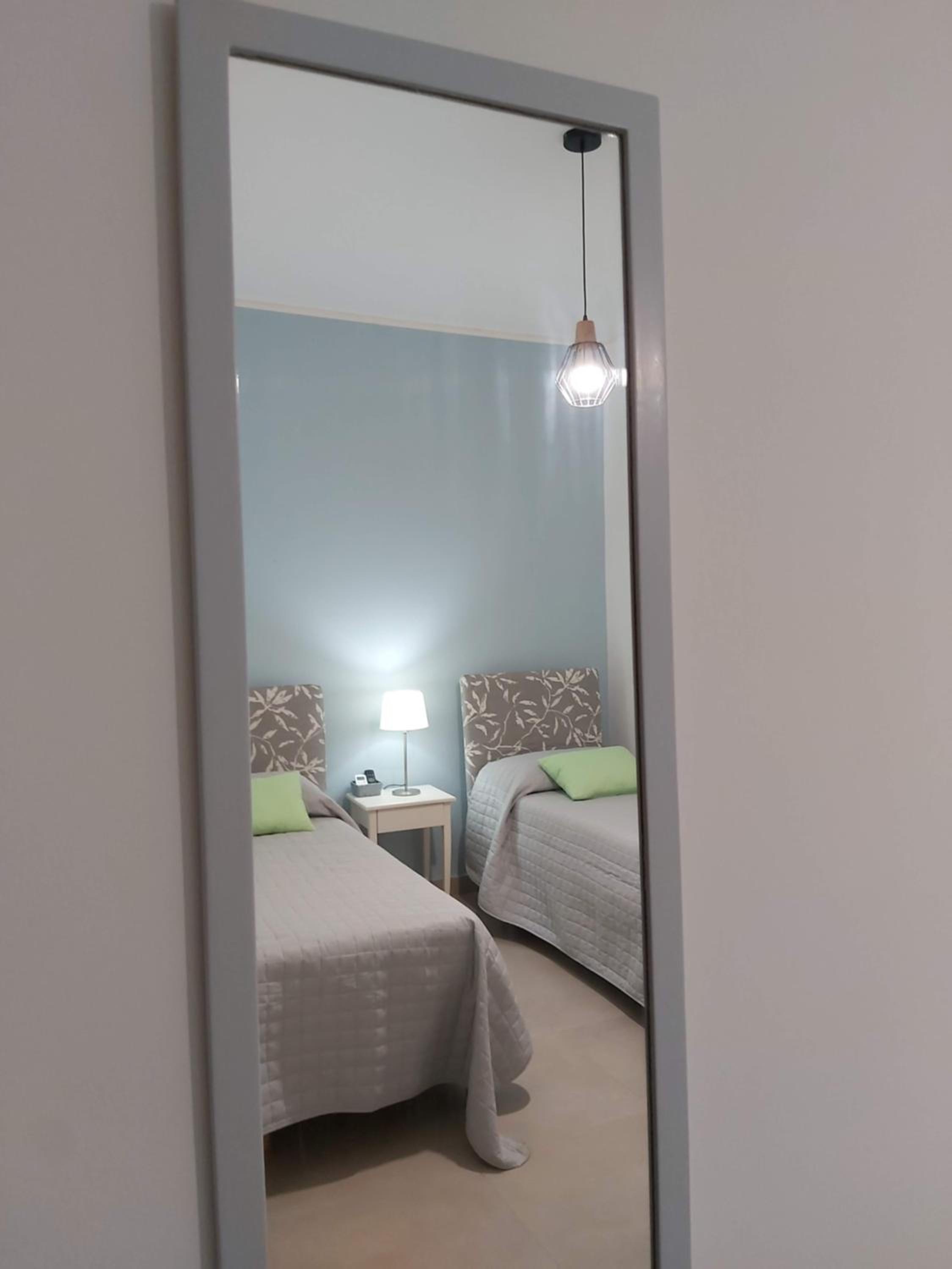 Twin Room with Private Bathroom photo 2