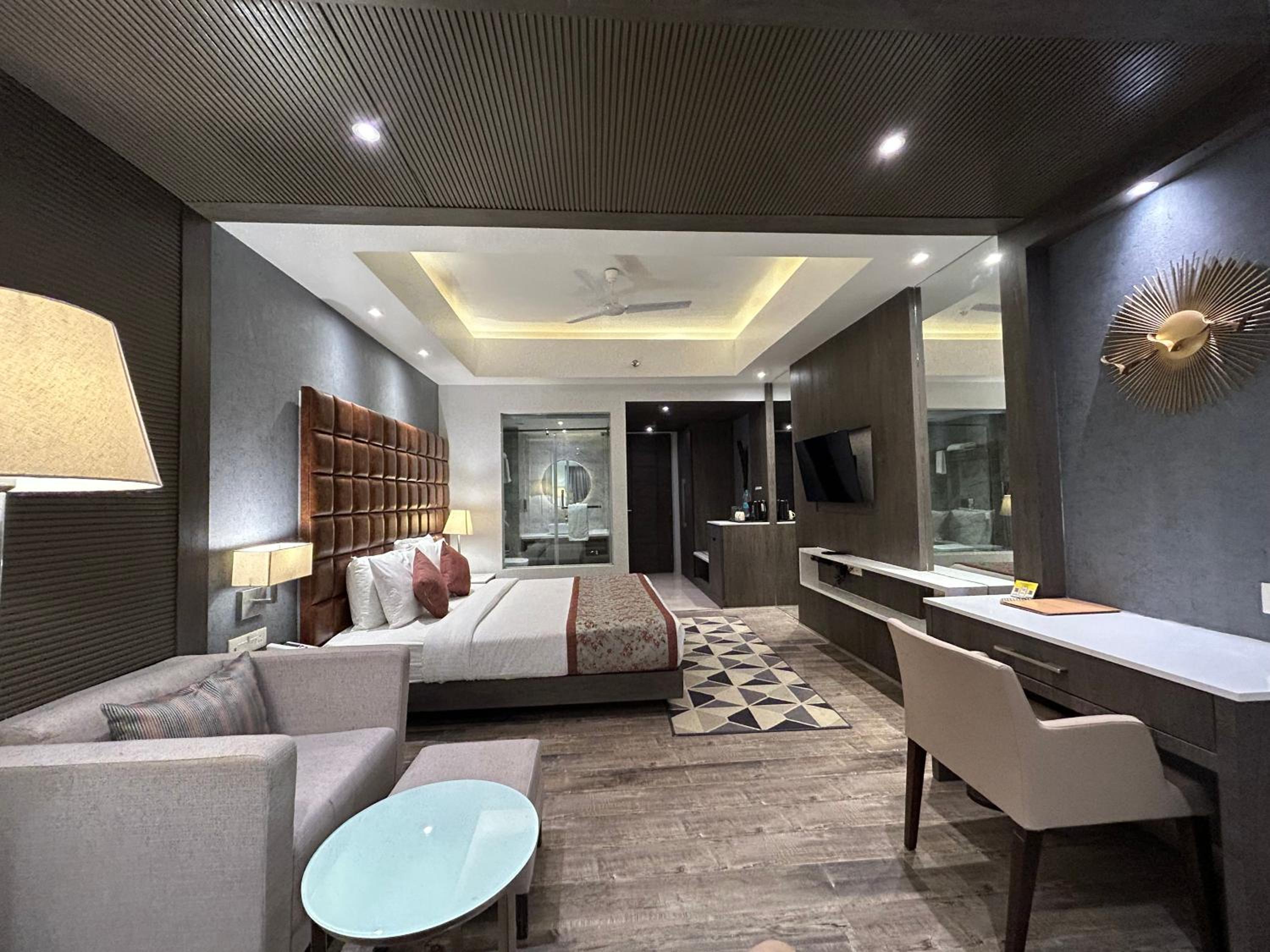 King Room with Balcony photo 2