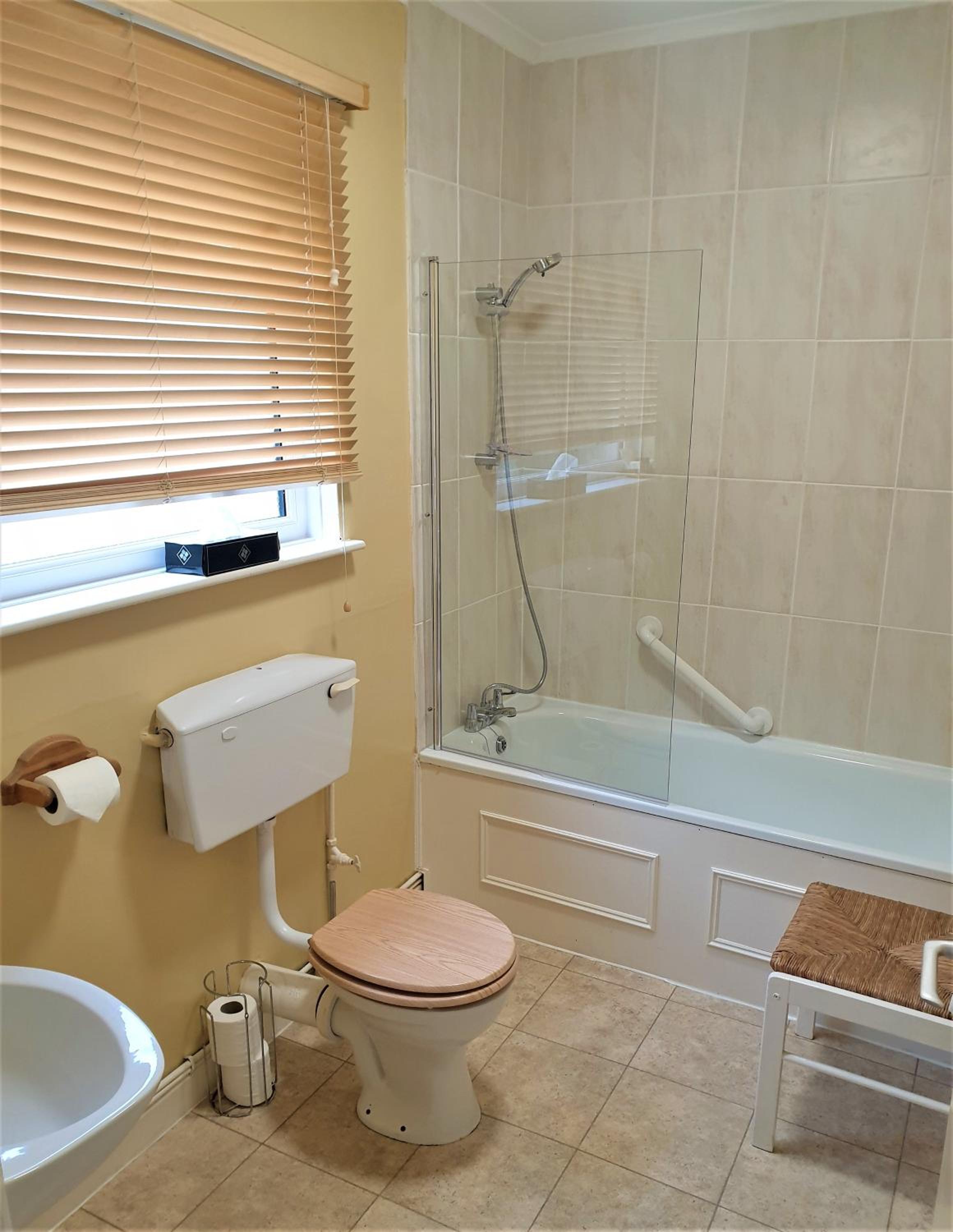 Groud Floor Double Room with Private Bathroom photo 2