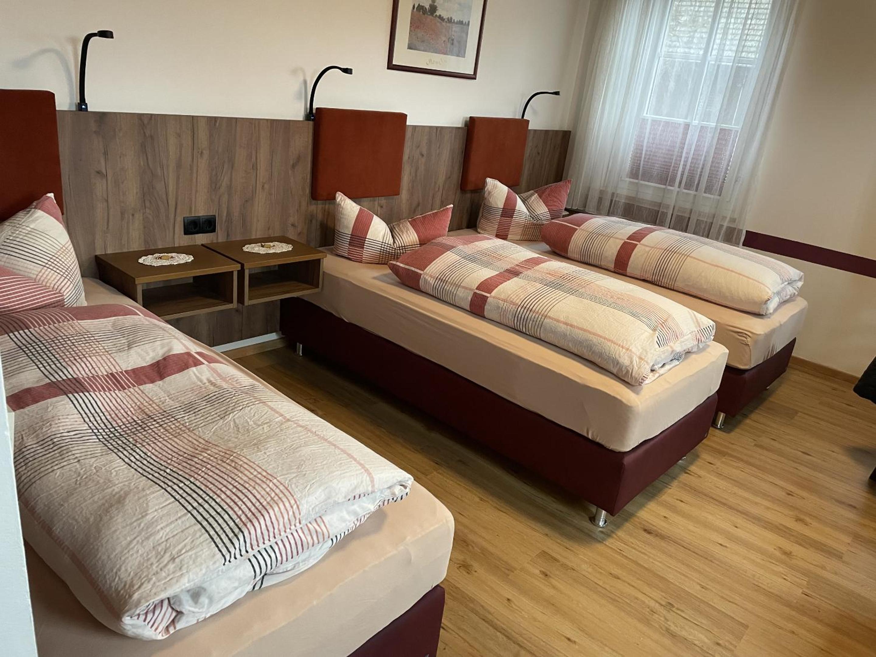 Standard Triple Room - Photo 1