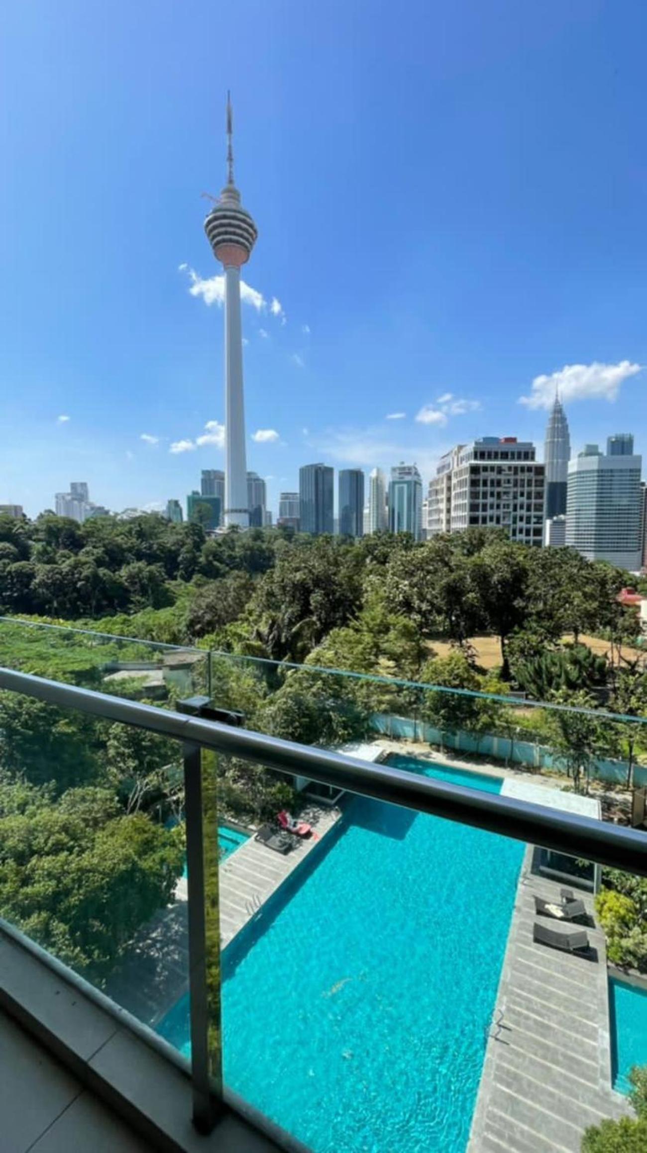 King Suite with Pool View