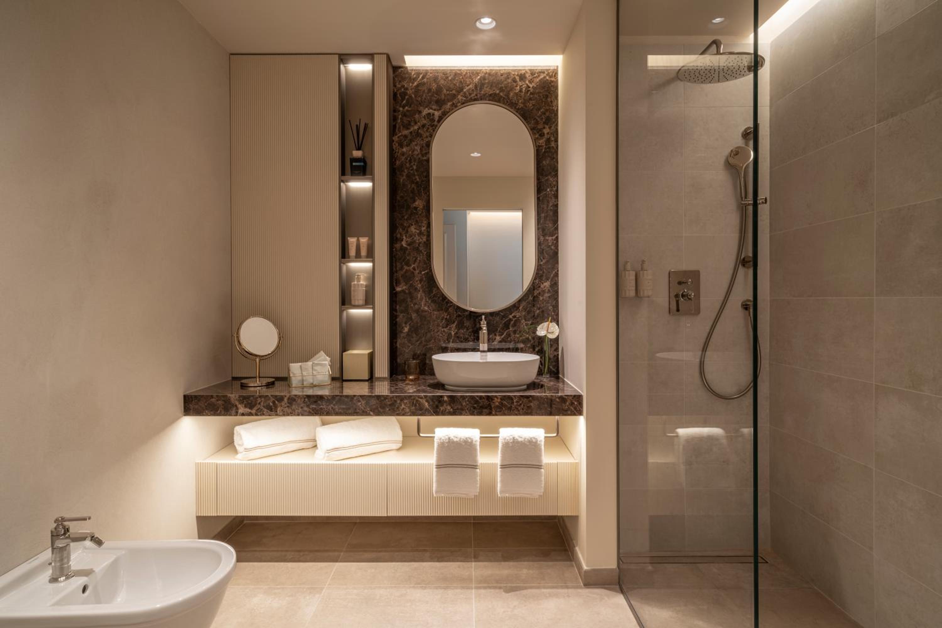 Suite - Photo 5