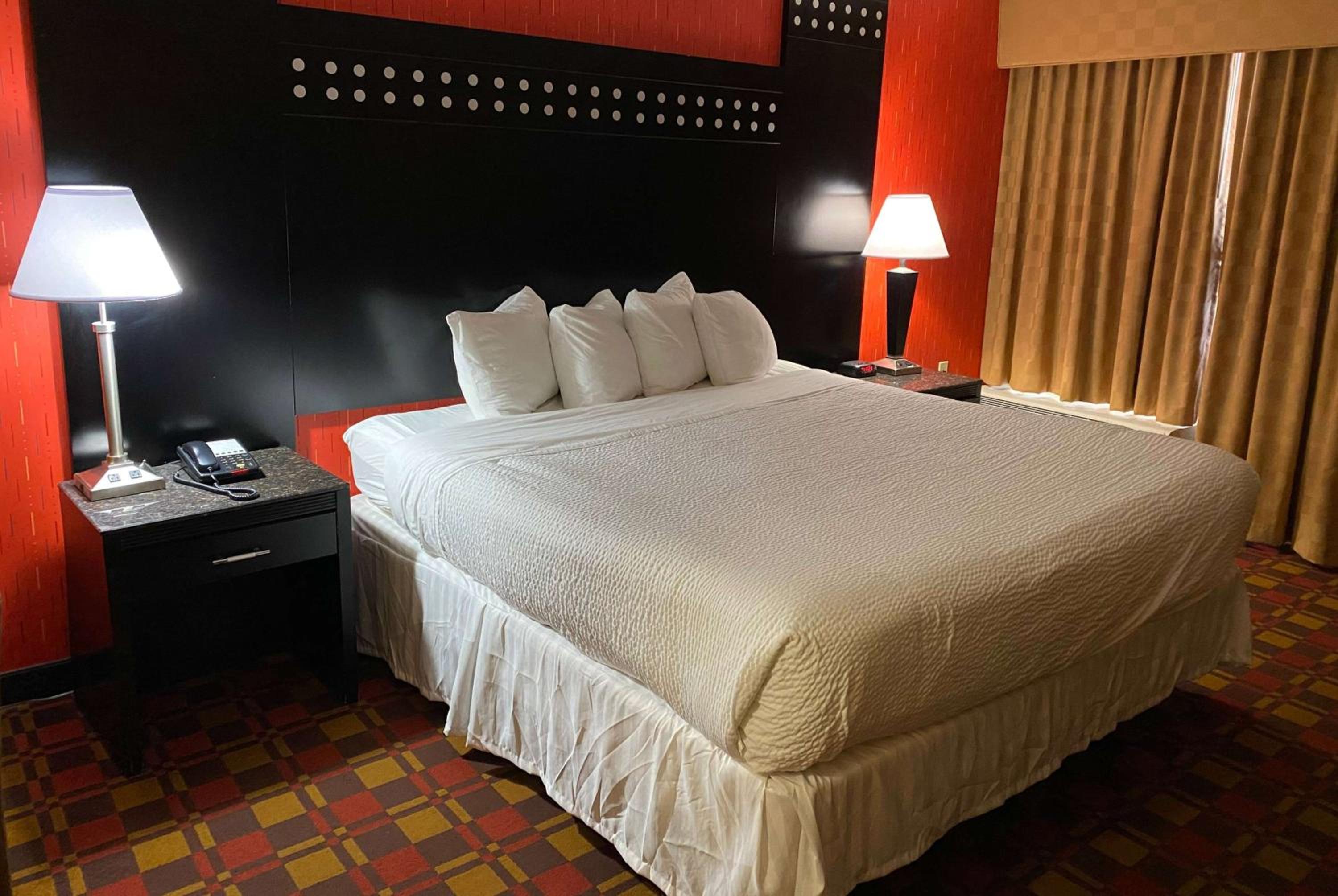 King Room - Non-Smoking - Photo 1