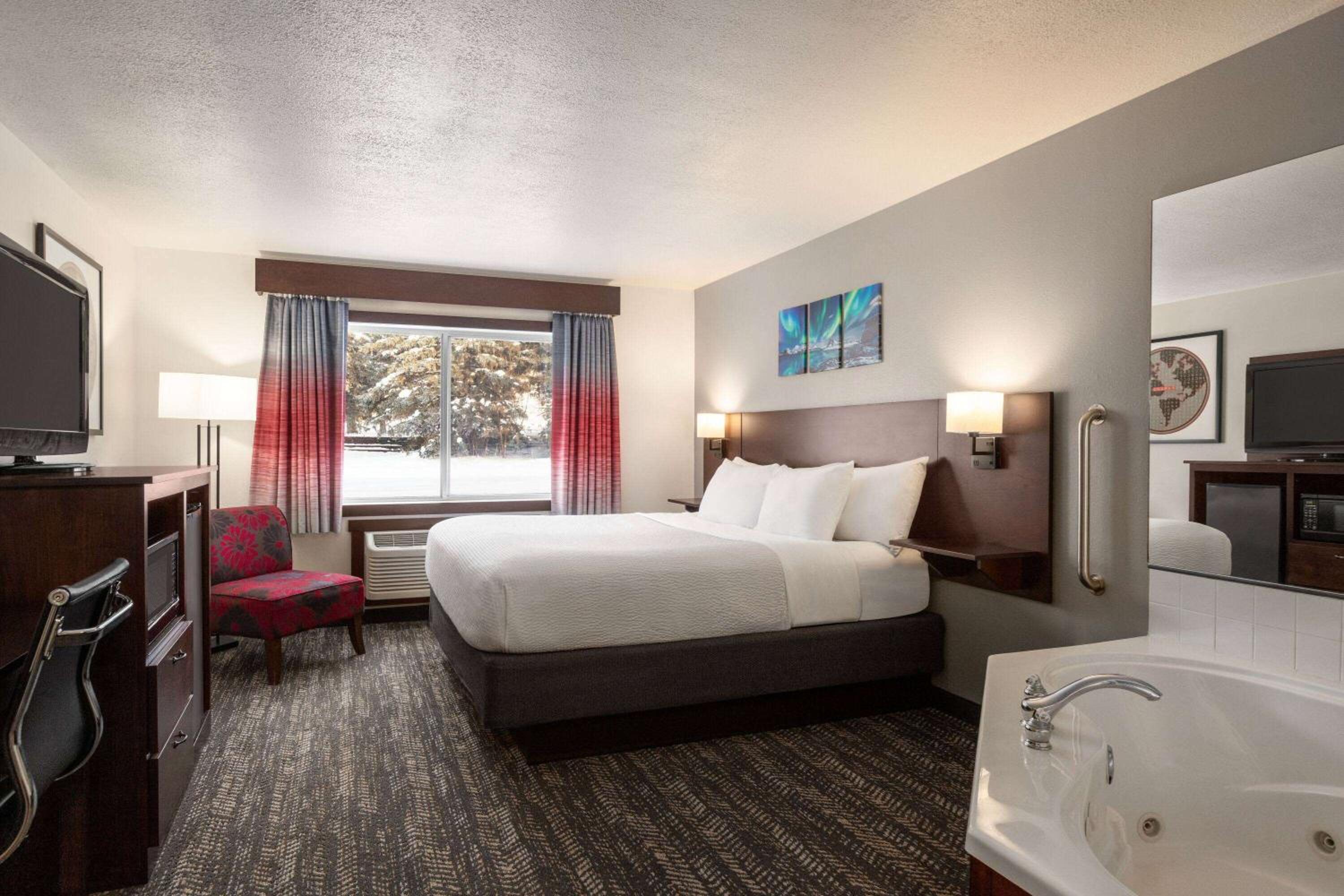 Deluxe King Room - Non-Smoking photo 2