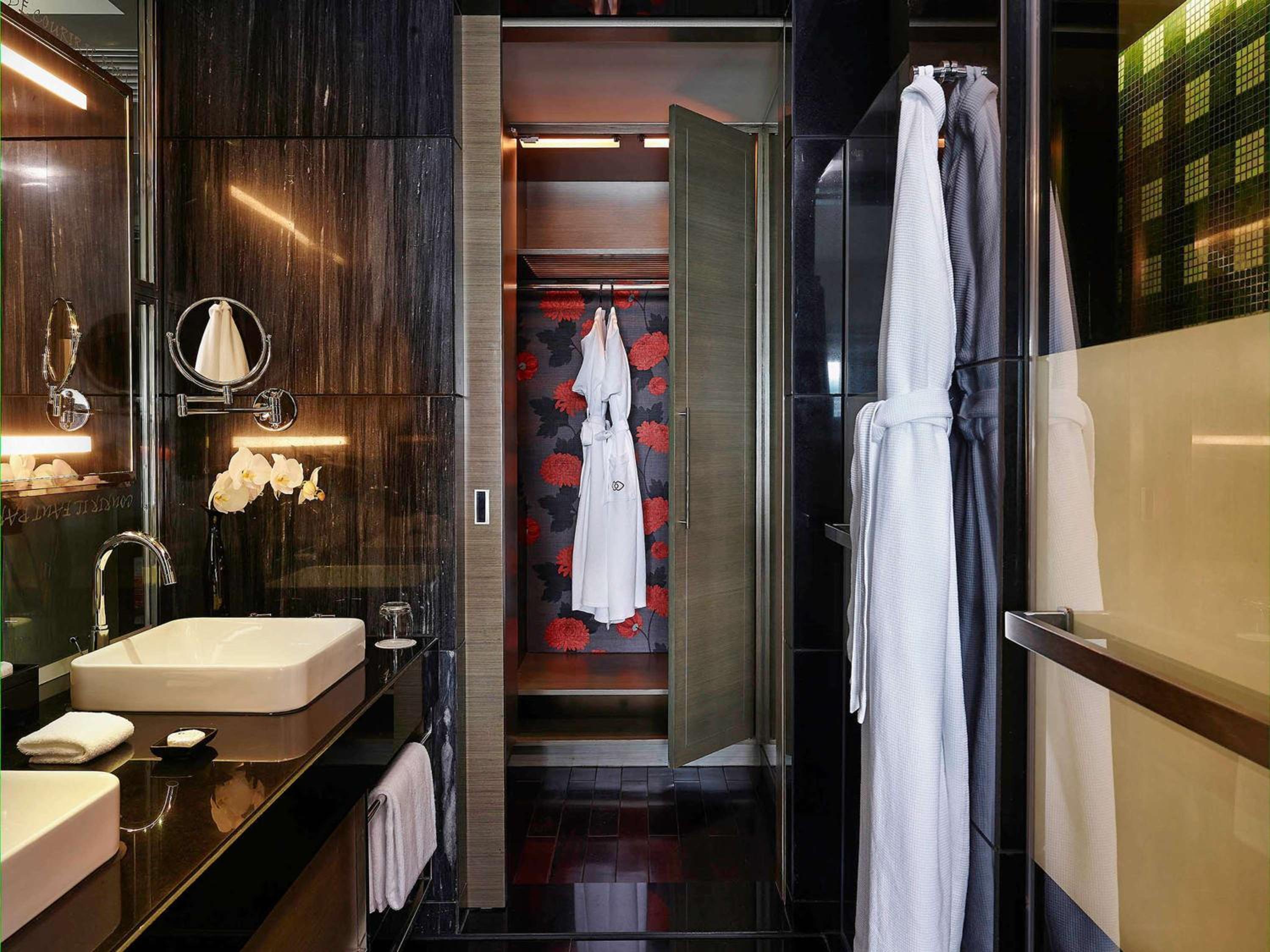 Luxury Club Room with Club Millésime Access and City View photo 2
