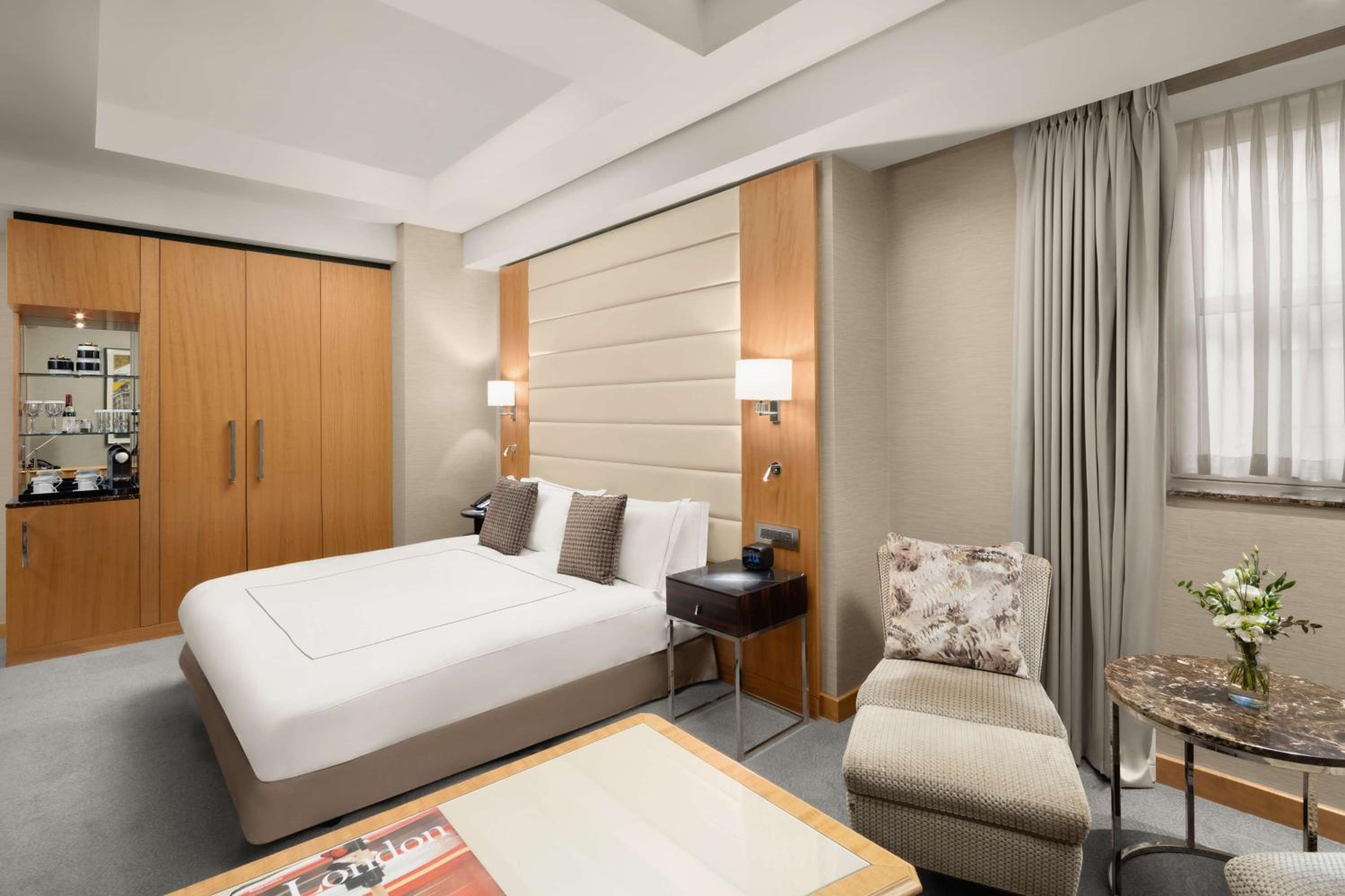 Executive King Room - Lounge Access thumbnail 6