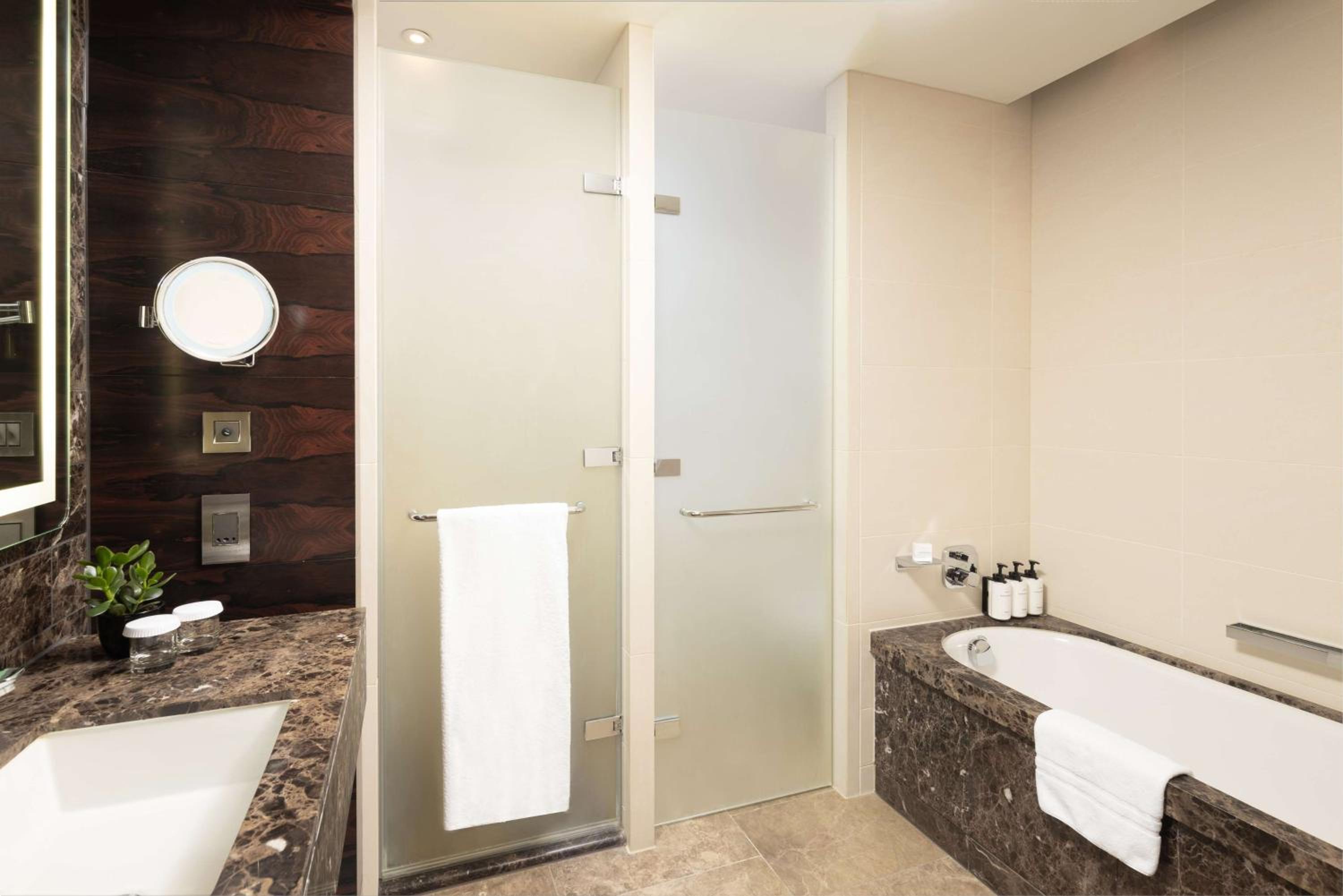 Executive King Room - Lounge Access