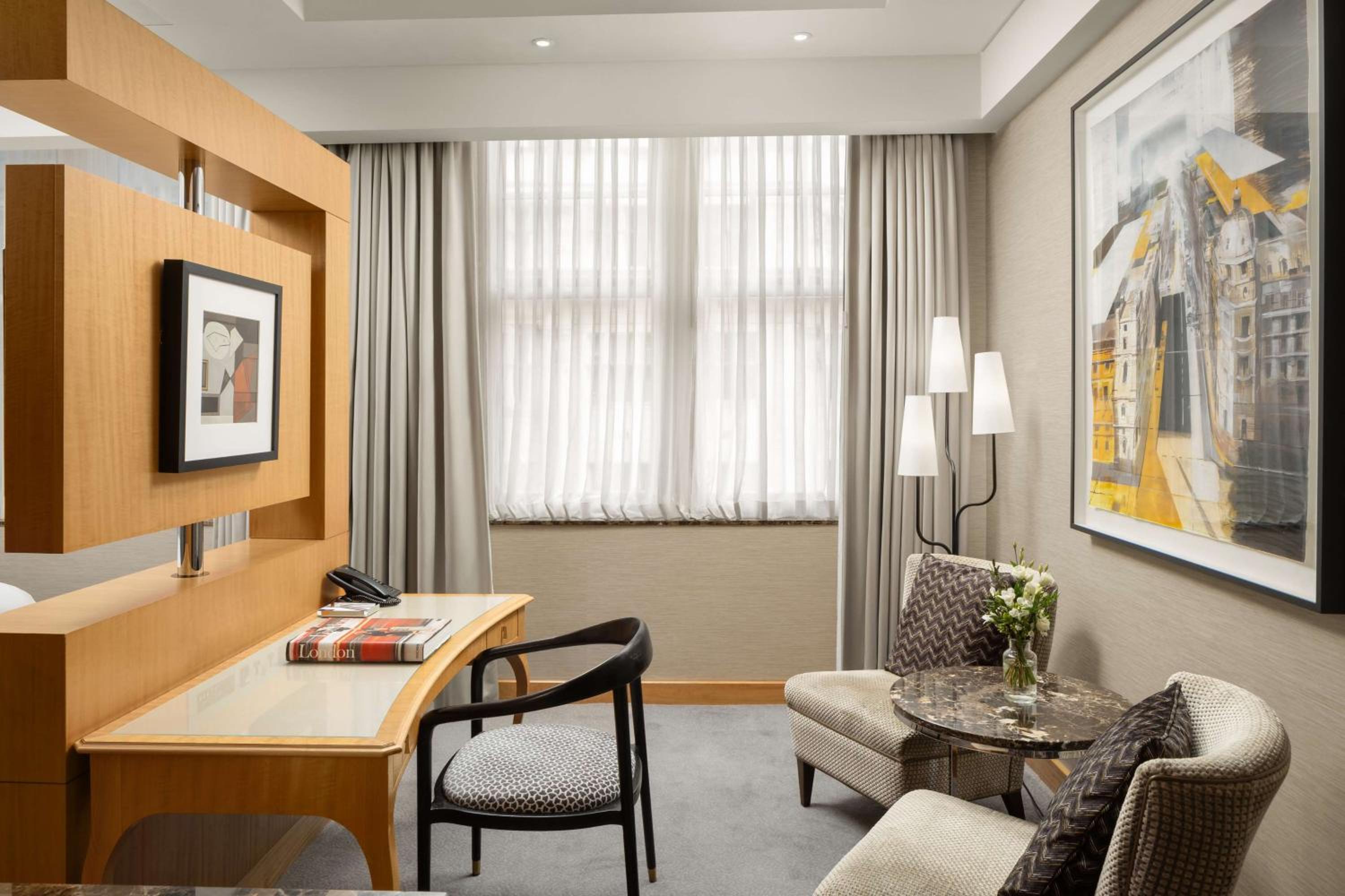 Junior Suite - Lounge Access thumbnail 5