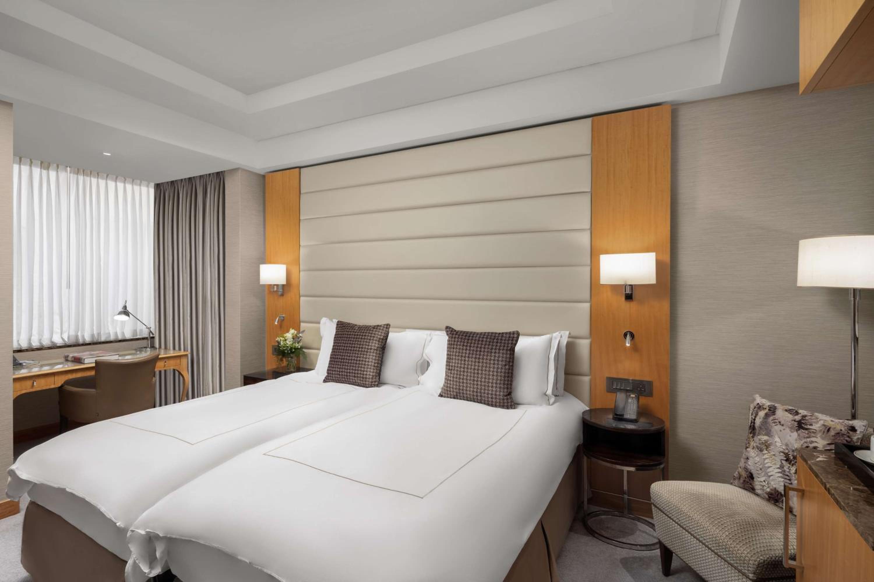 Superior Twin Room thumbnail 6