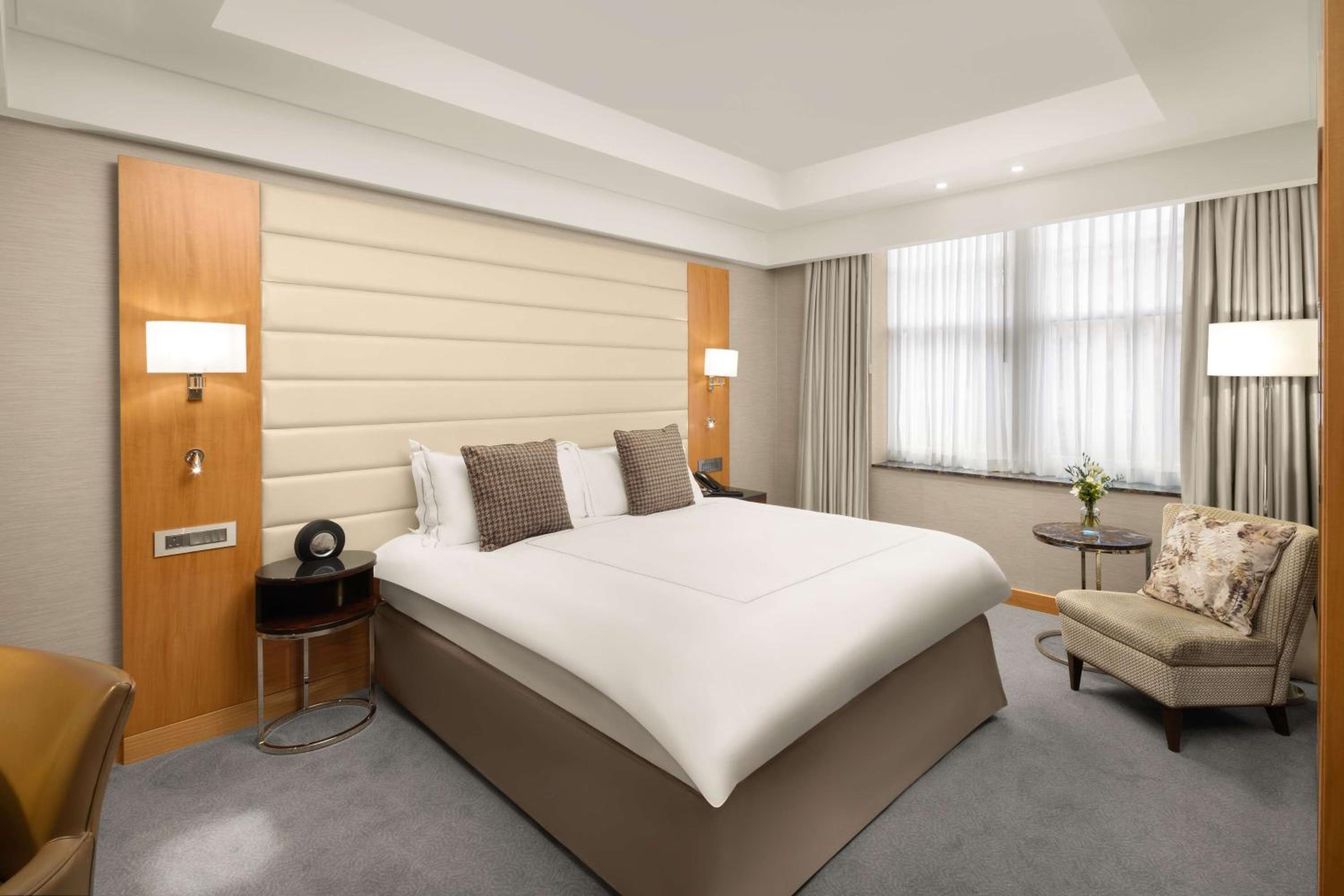 Executive King Room - Lounge Access thumbnail 6