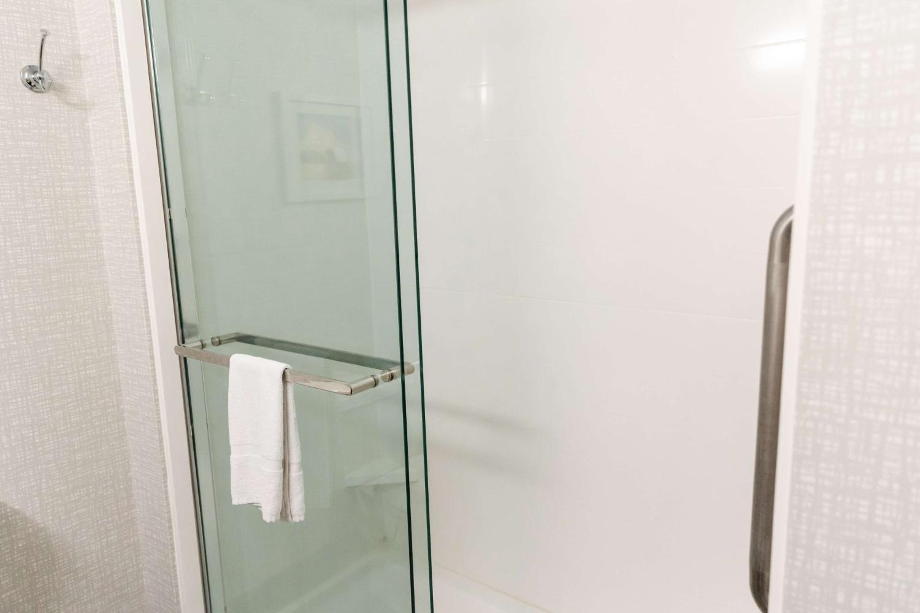 King Studio Suite with Kitchenette - Non-Smoking - Photo 4