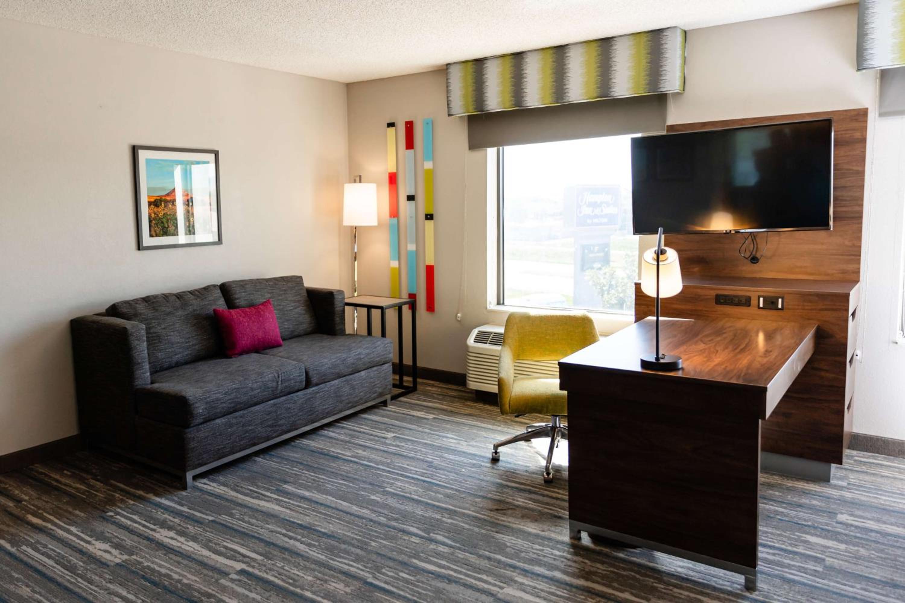 Studio Suite with Two Queen Beds and Kitchenette - Non-Smoking - Photo 6