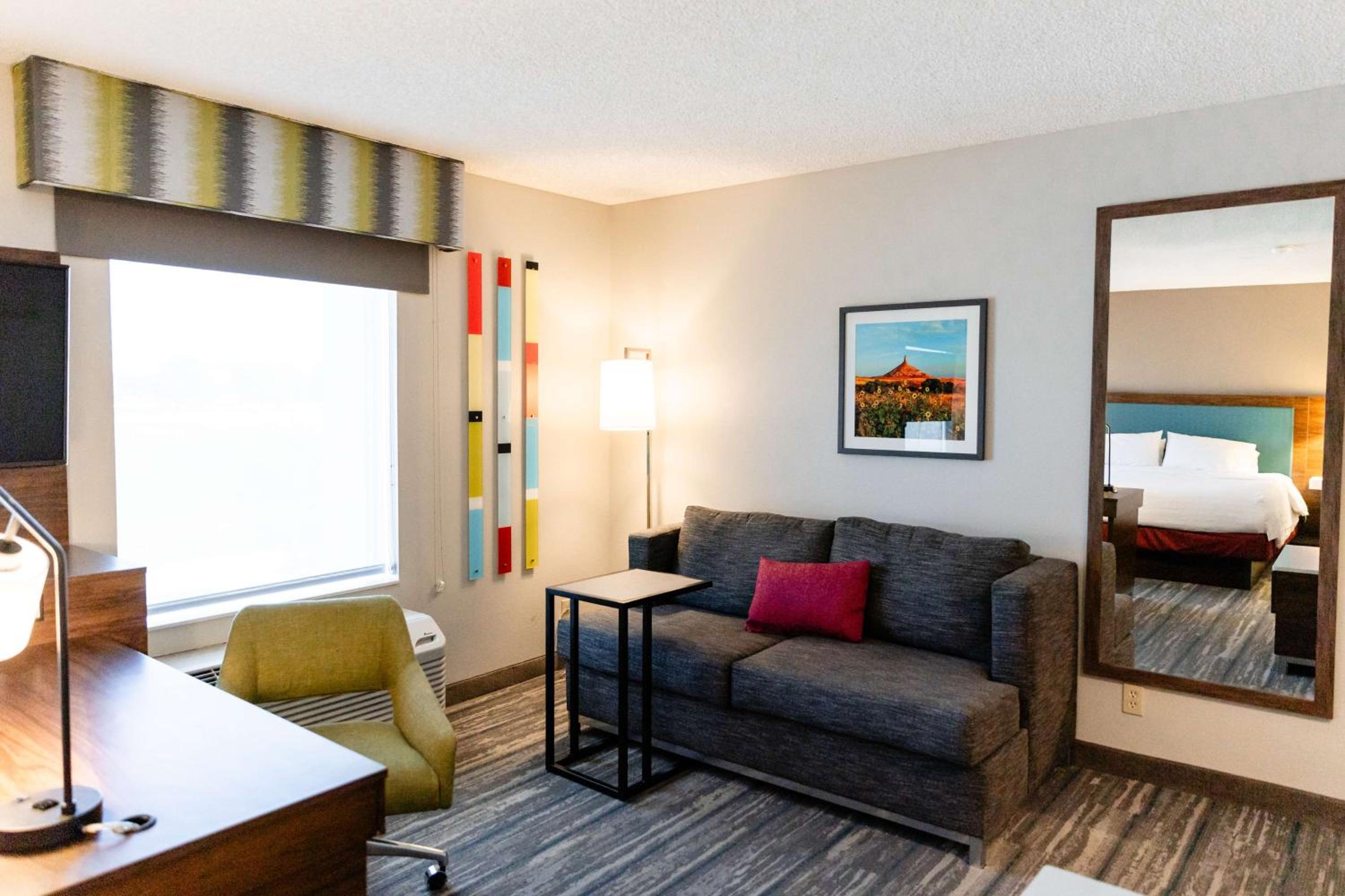 King Studio Suite with Kitchenette - Non-Smoking - Photo 6