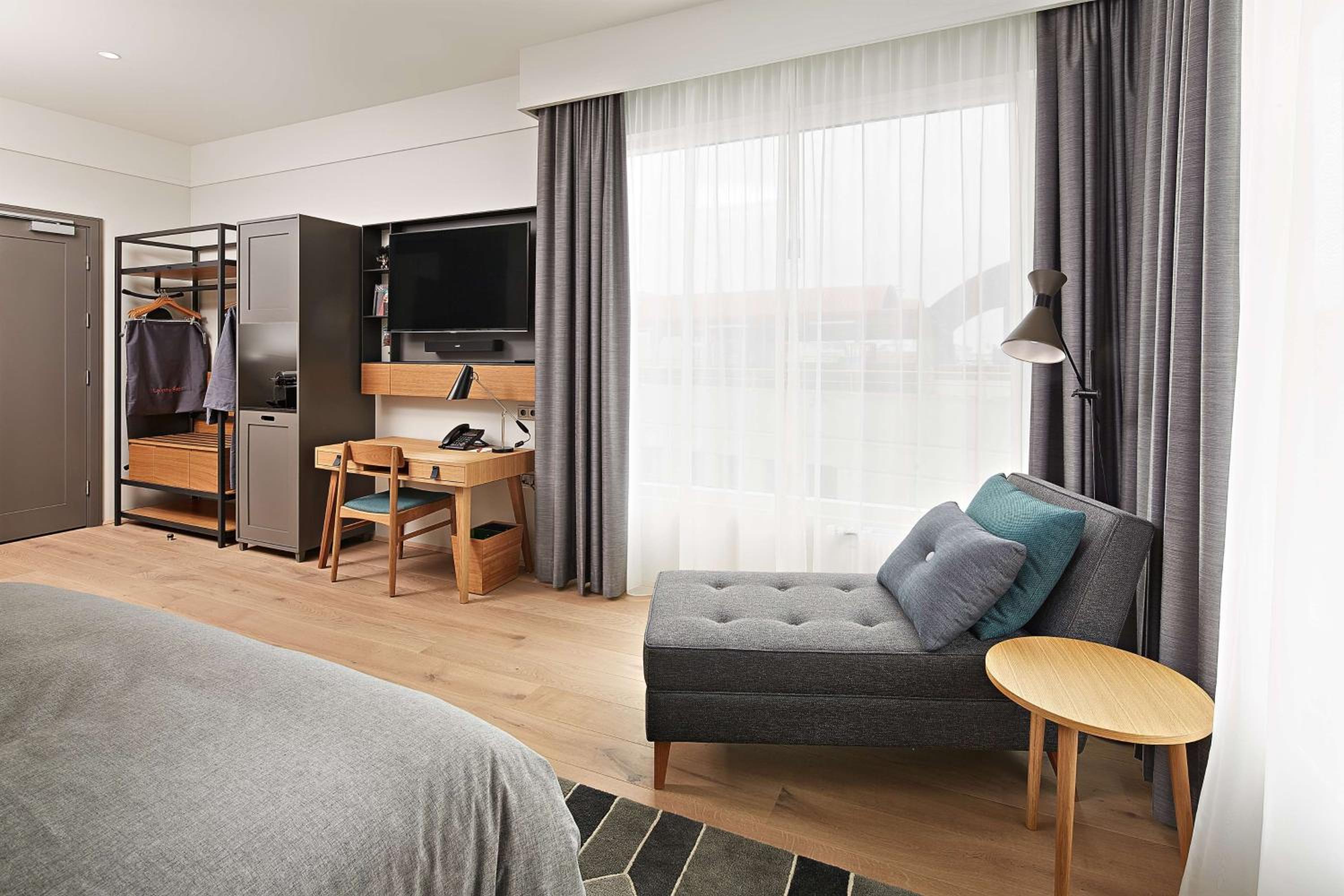 Premium King Room photo 2