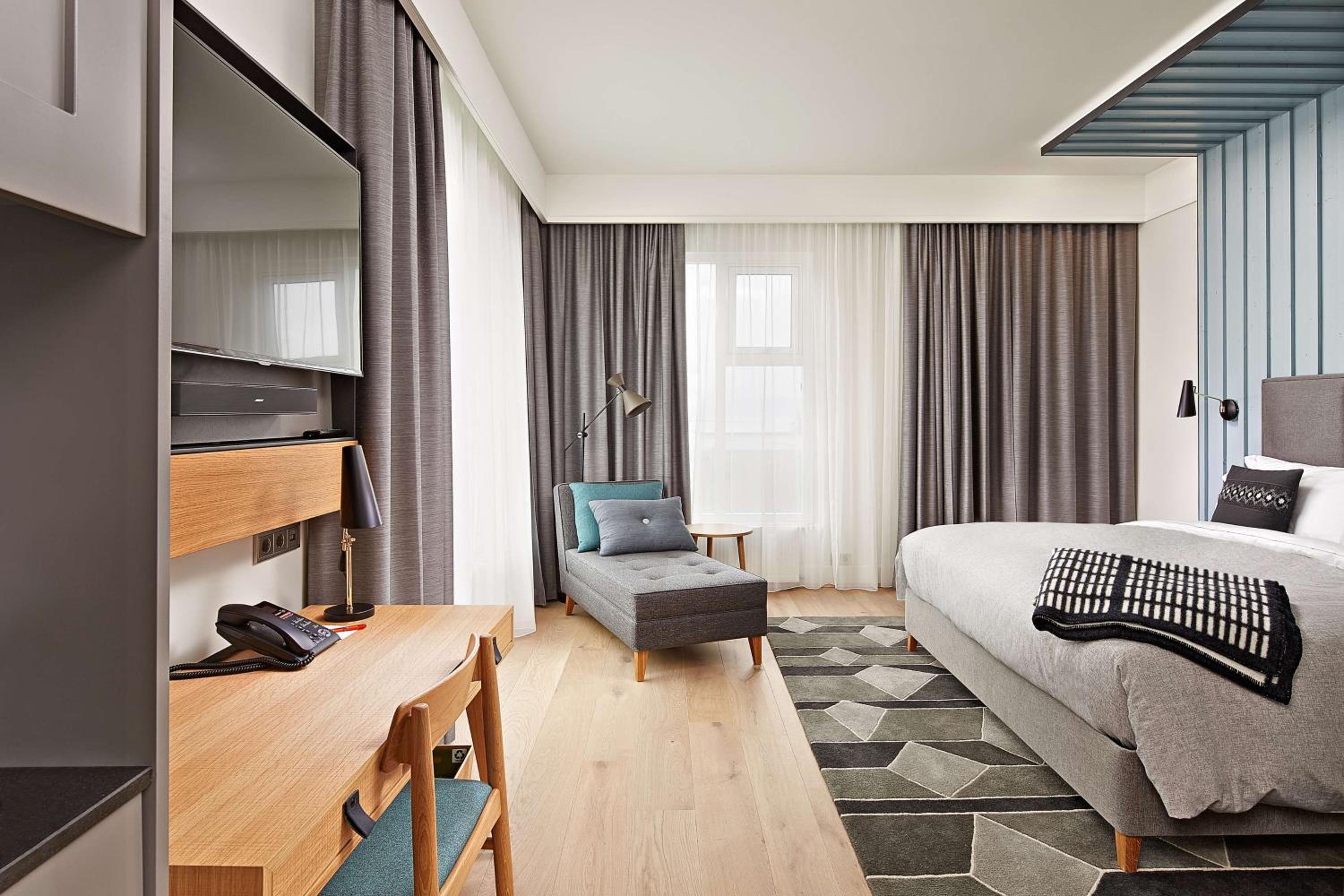 Premium King Room photo 3
