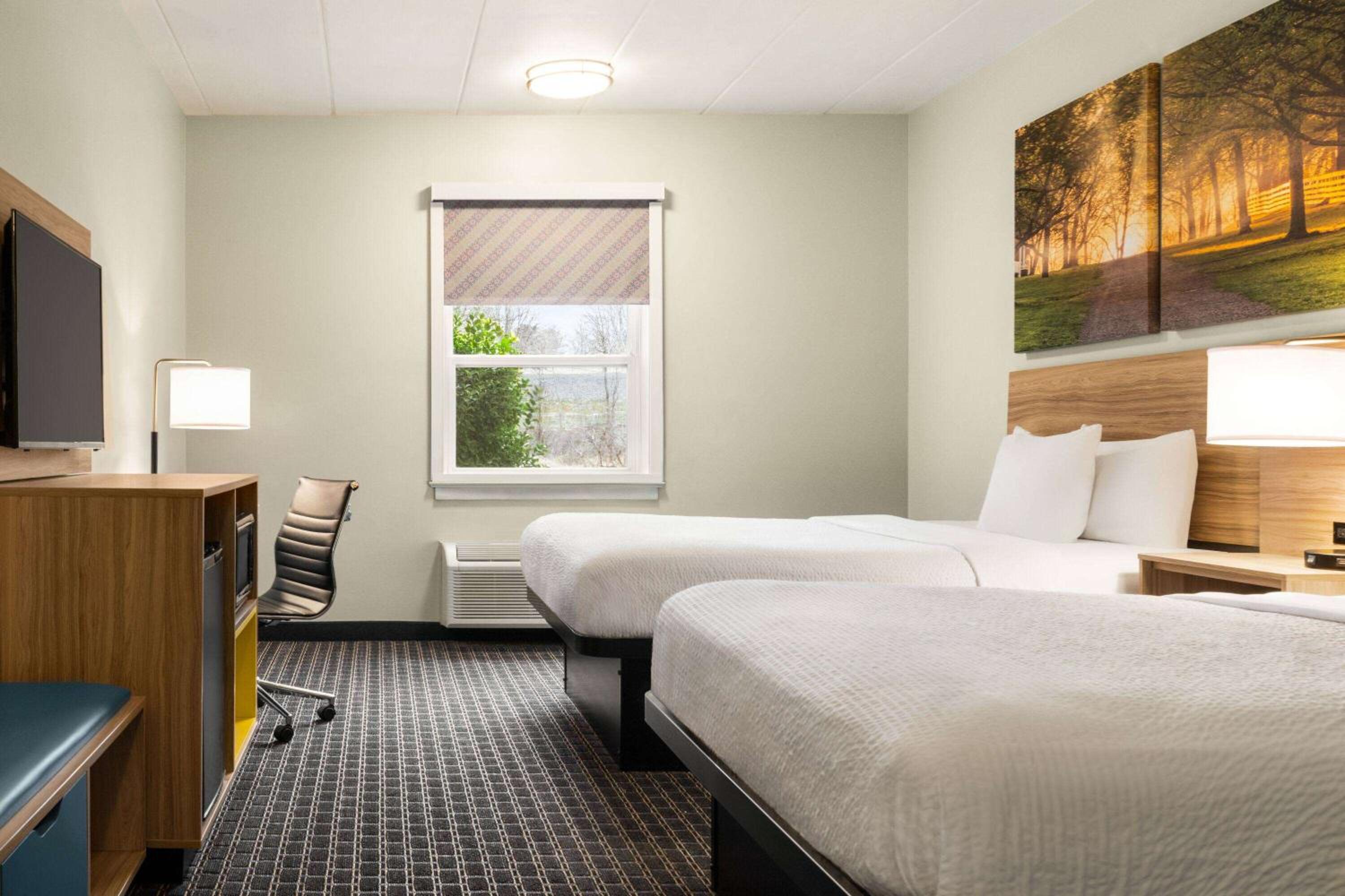 Queen Room with Two Queen Beds - Non-Smoking - Photo 1
