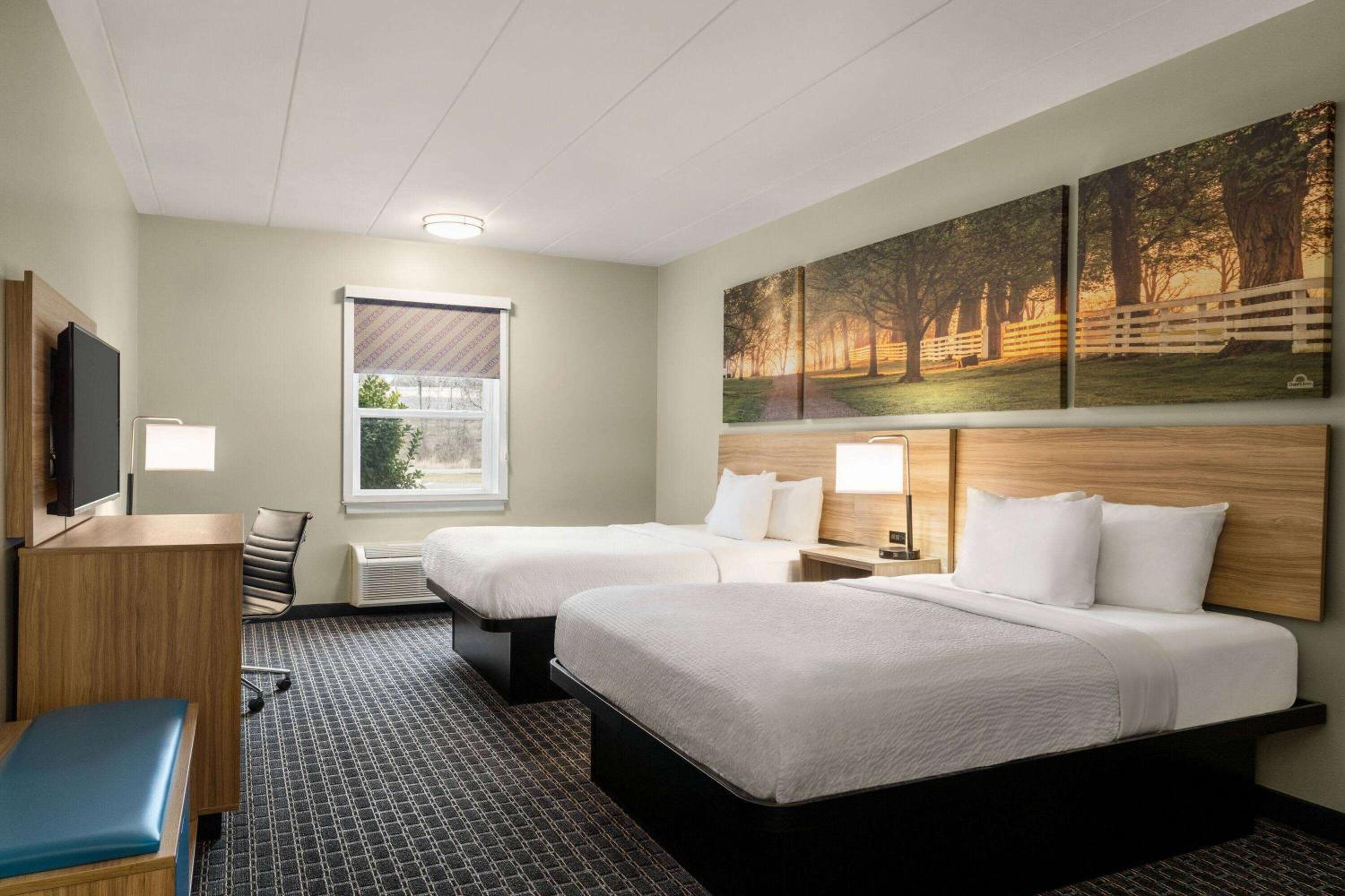 Deluxe Queen Room - Mobility Access/Non-Smoking - Photo 1