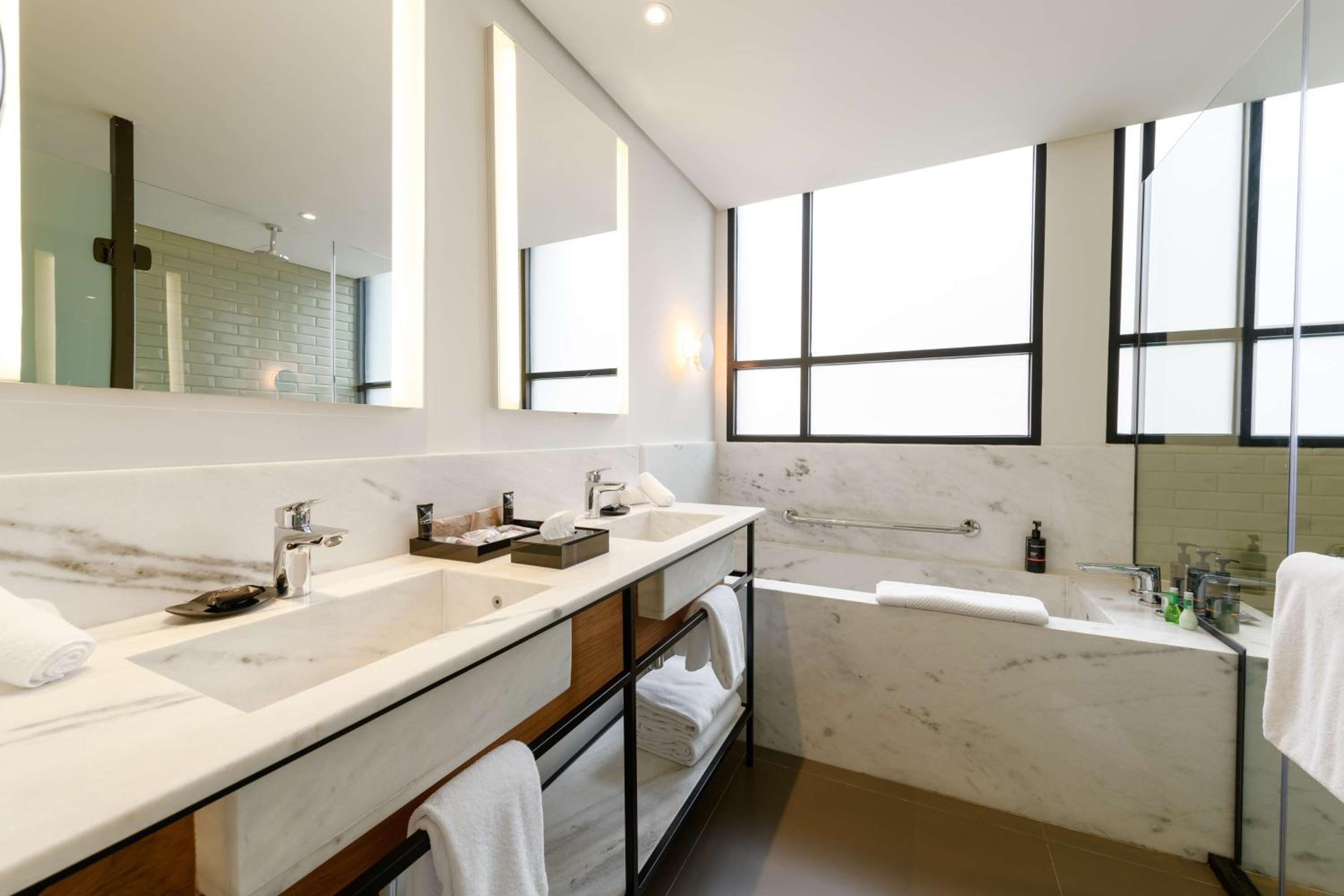 One-Bedroom King Suite - Photo 8