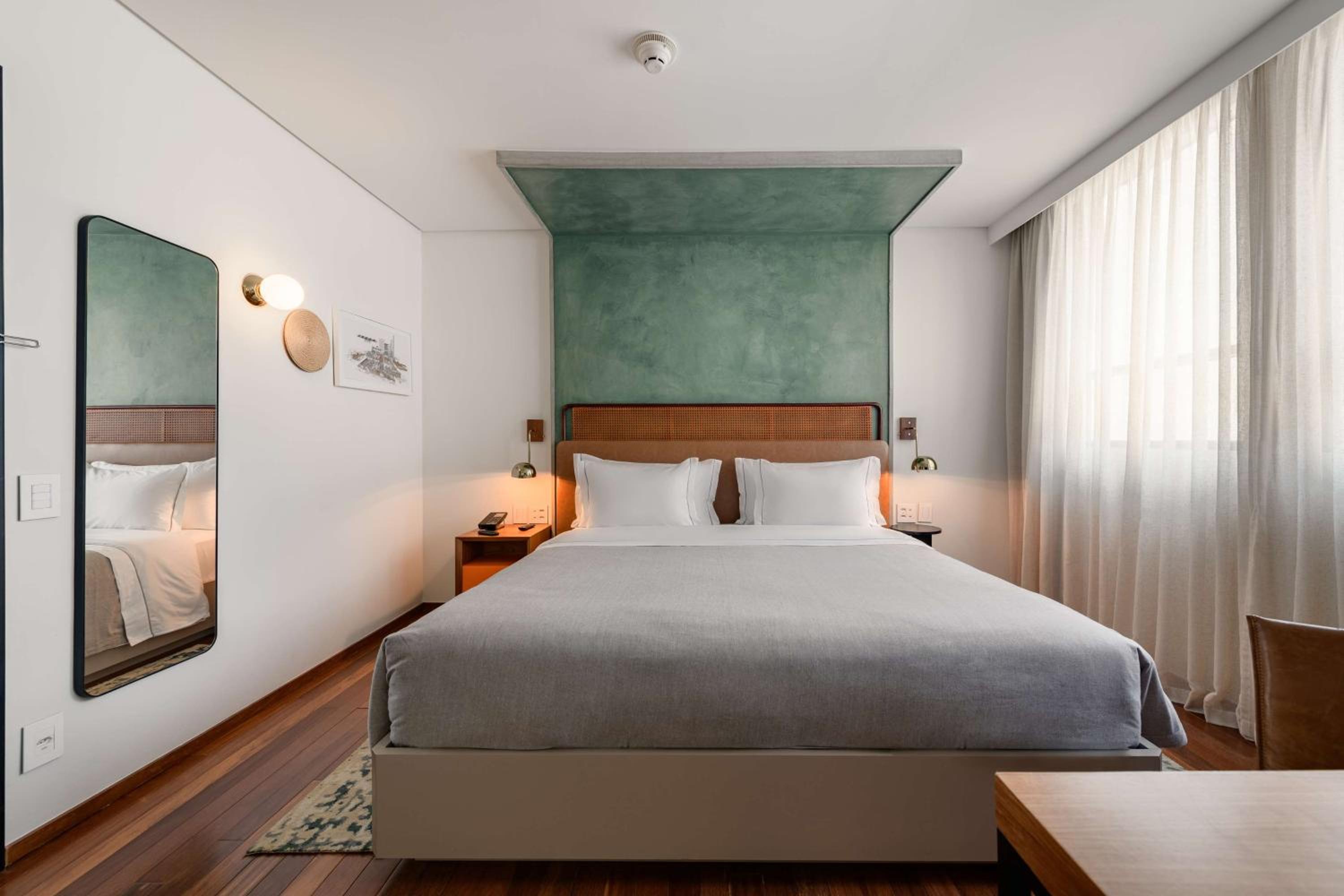 Standard King Room - Photo 6