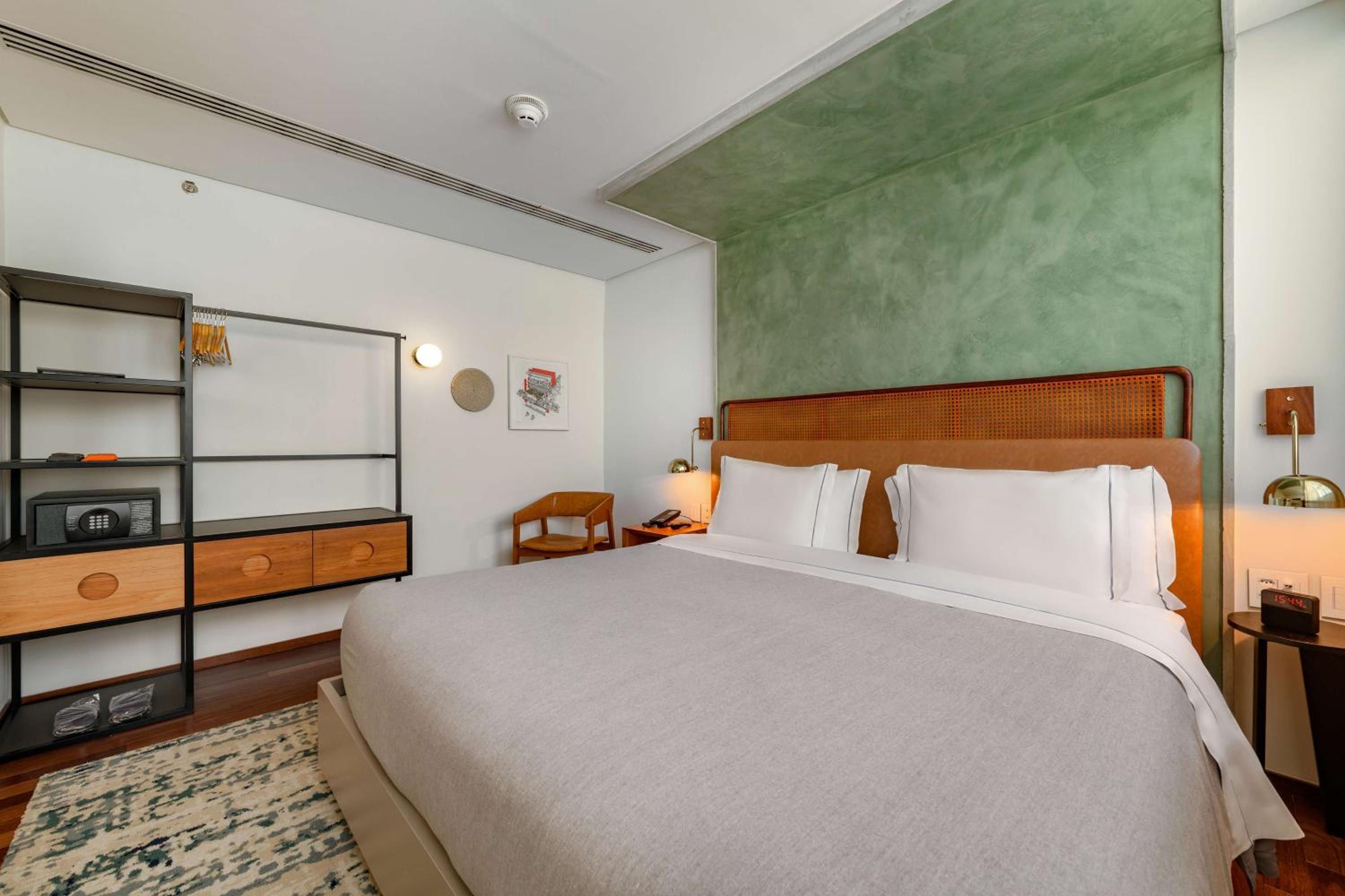 One-Bedroom King Suite - Photo 12