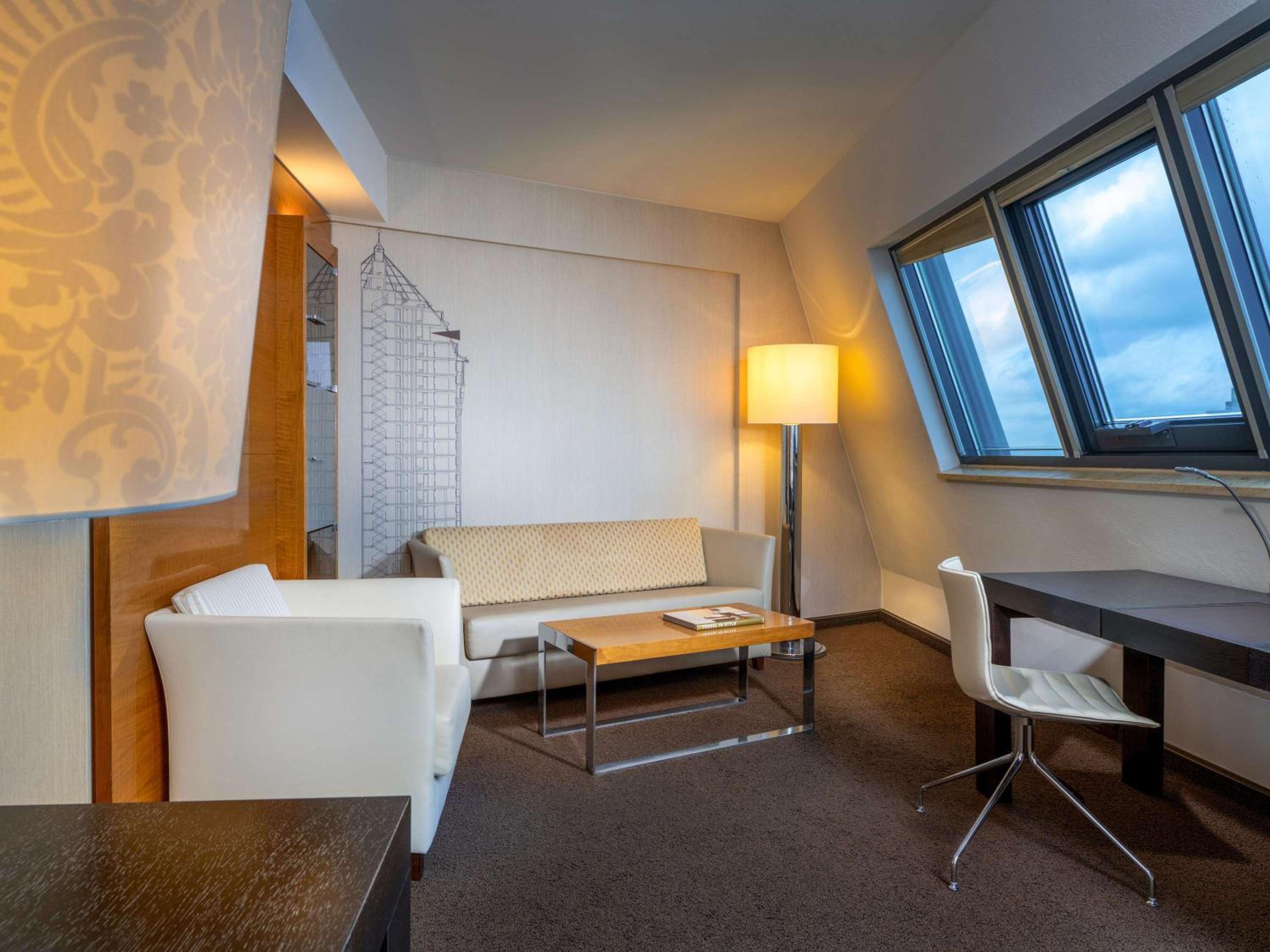 Junior King Suite - Photo 14