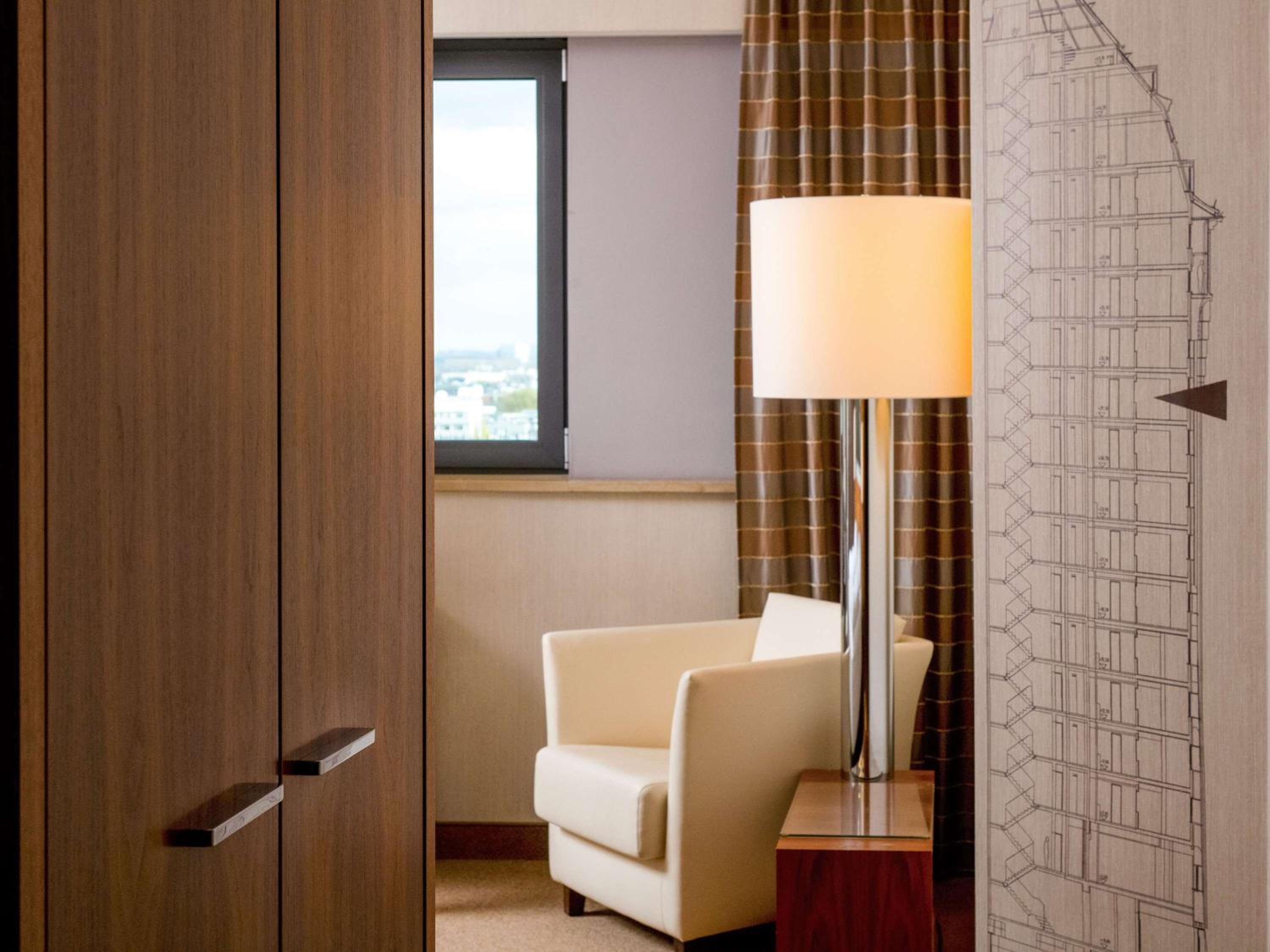Superior Twin Room thumbnail 5