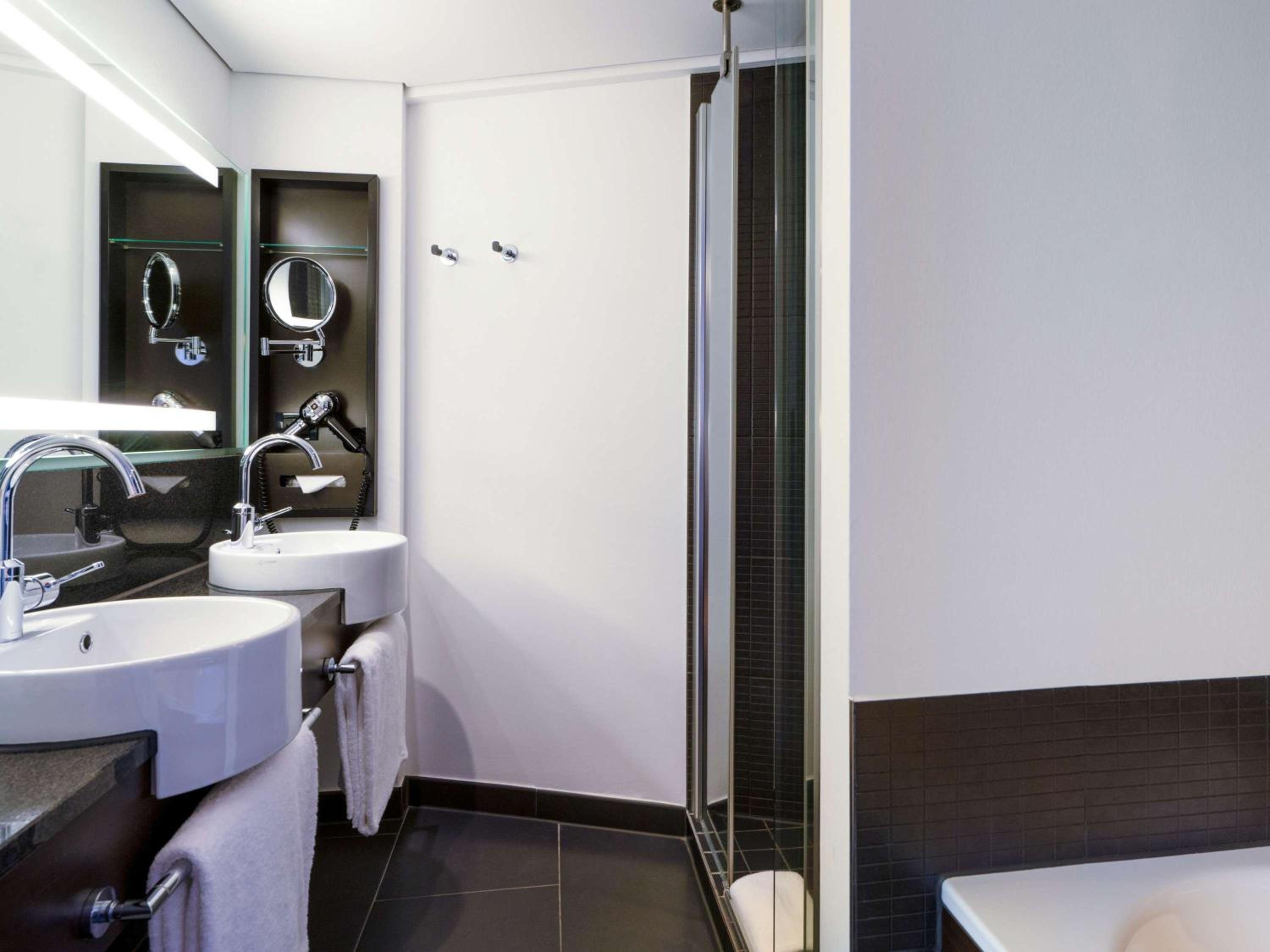 Junior King Suite - Photo 11