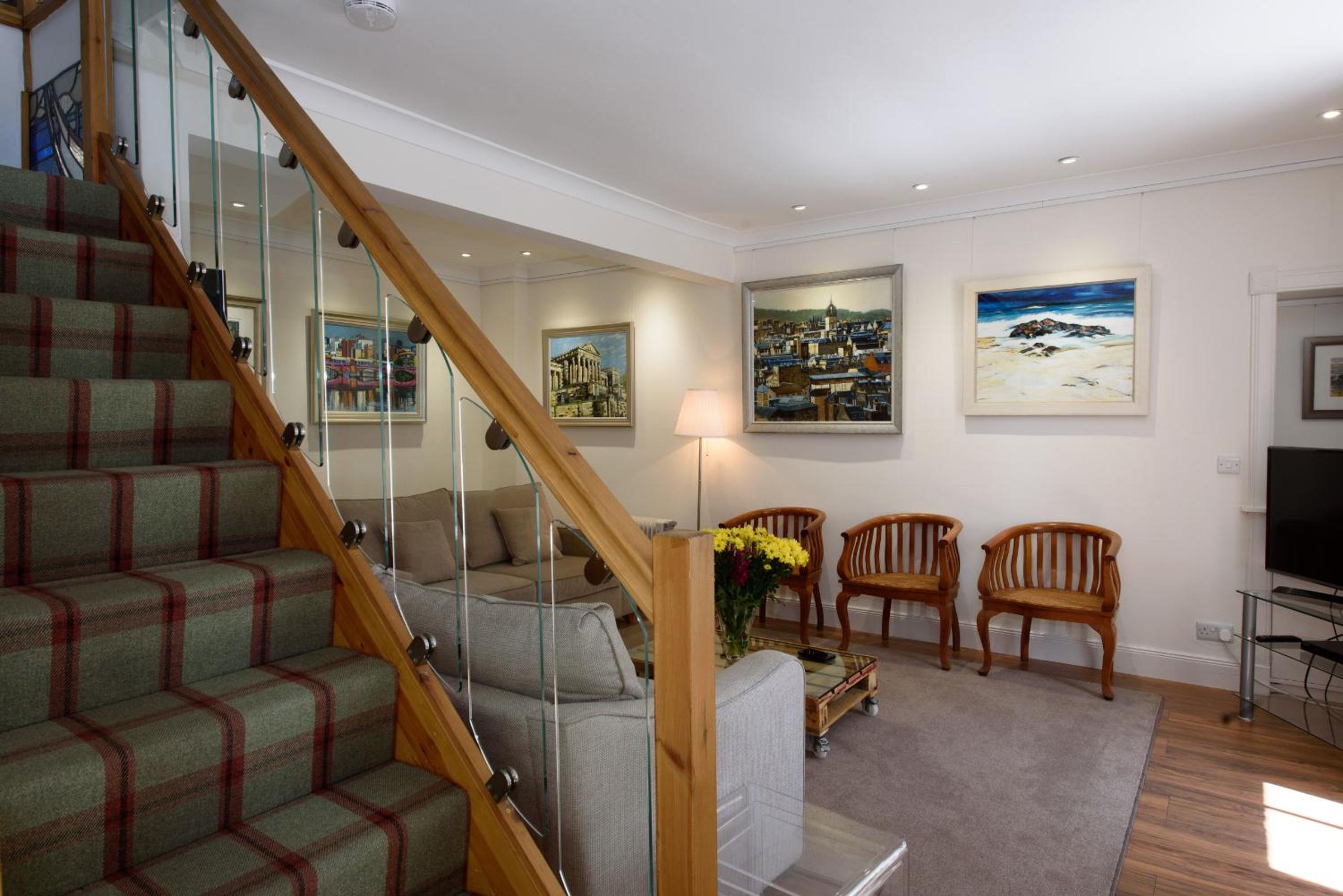 Three-Bedroom House photo 2