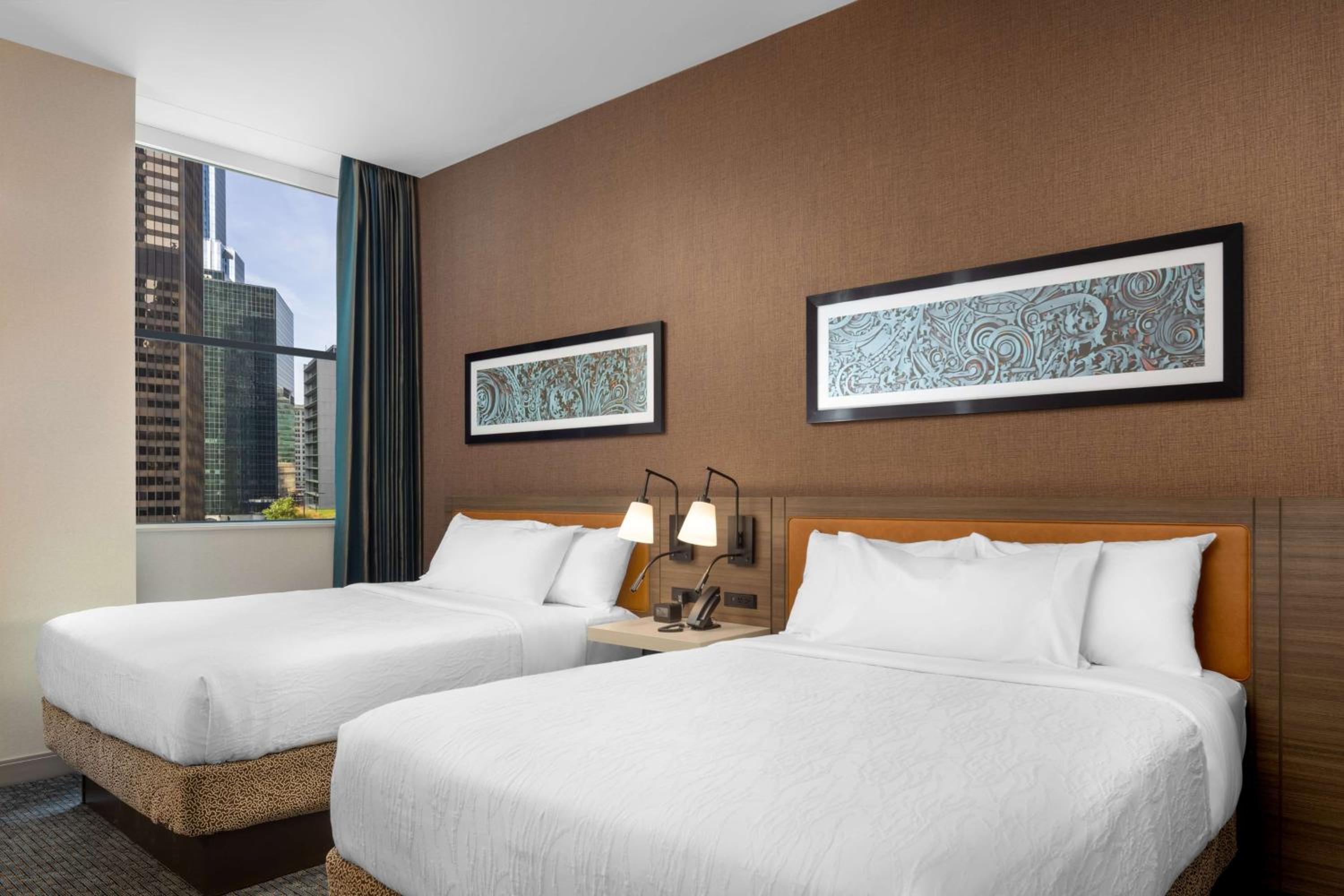 Queen Room with Two Queen Beds and Landmark View - Photo 3