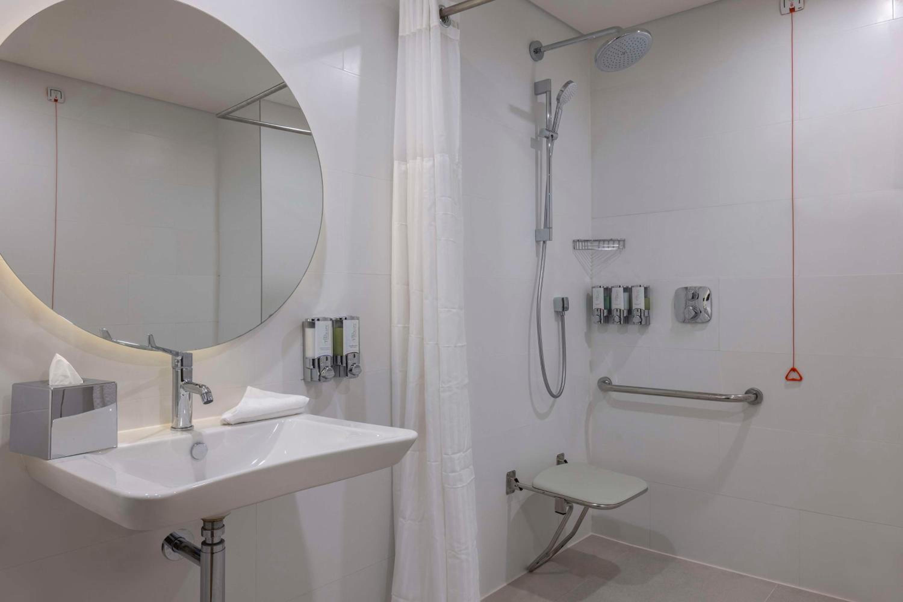 Queen Room - Accessible