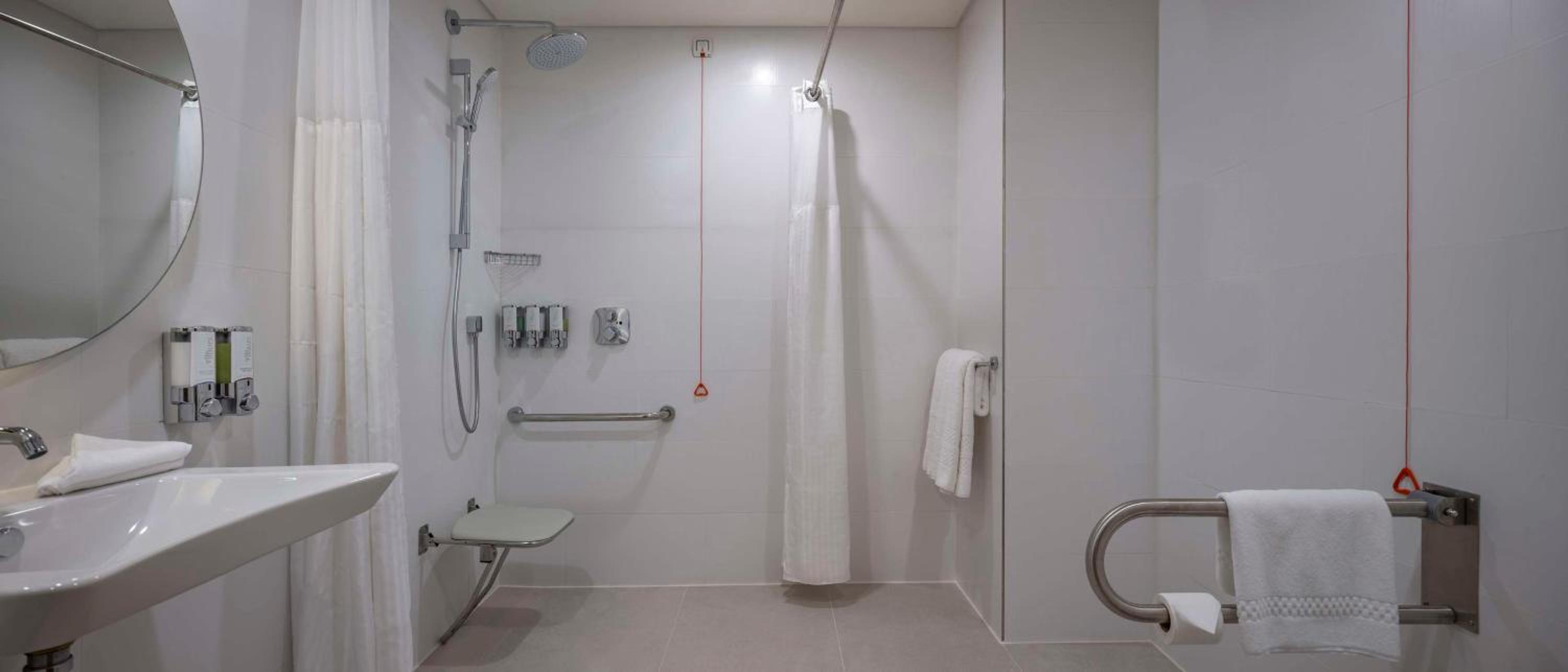 Queen Room - Accessible