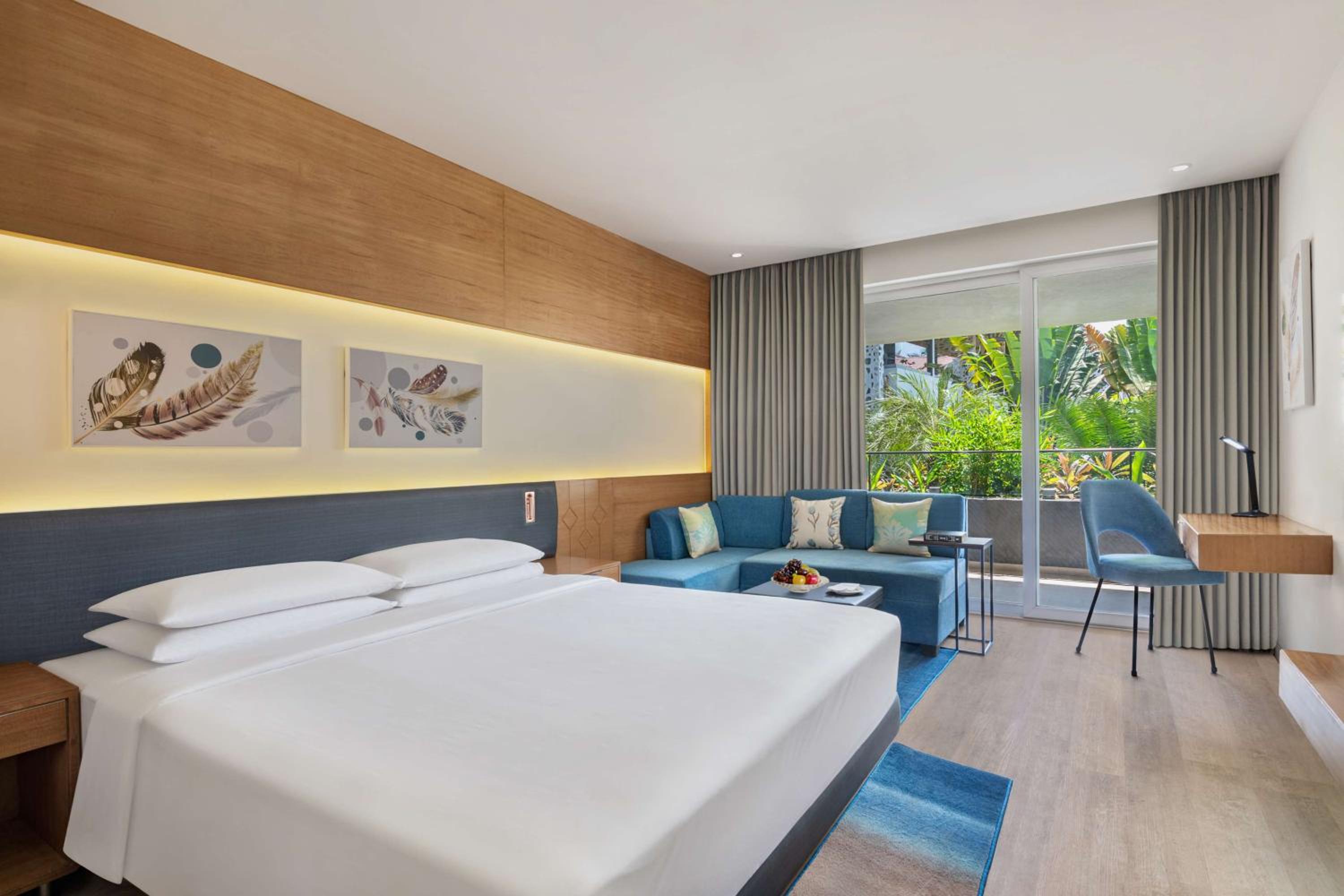 King Room with Balcony - Photo 1
