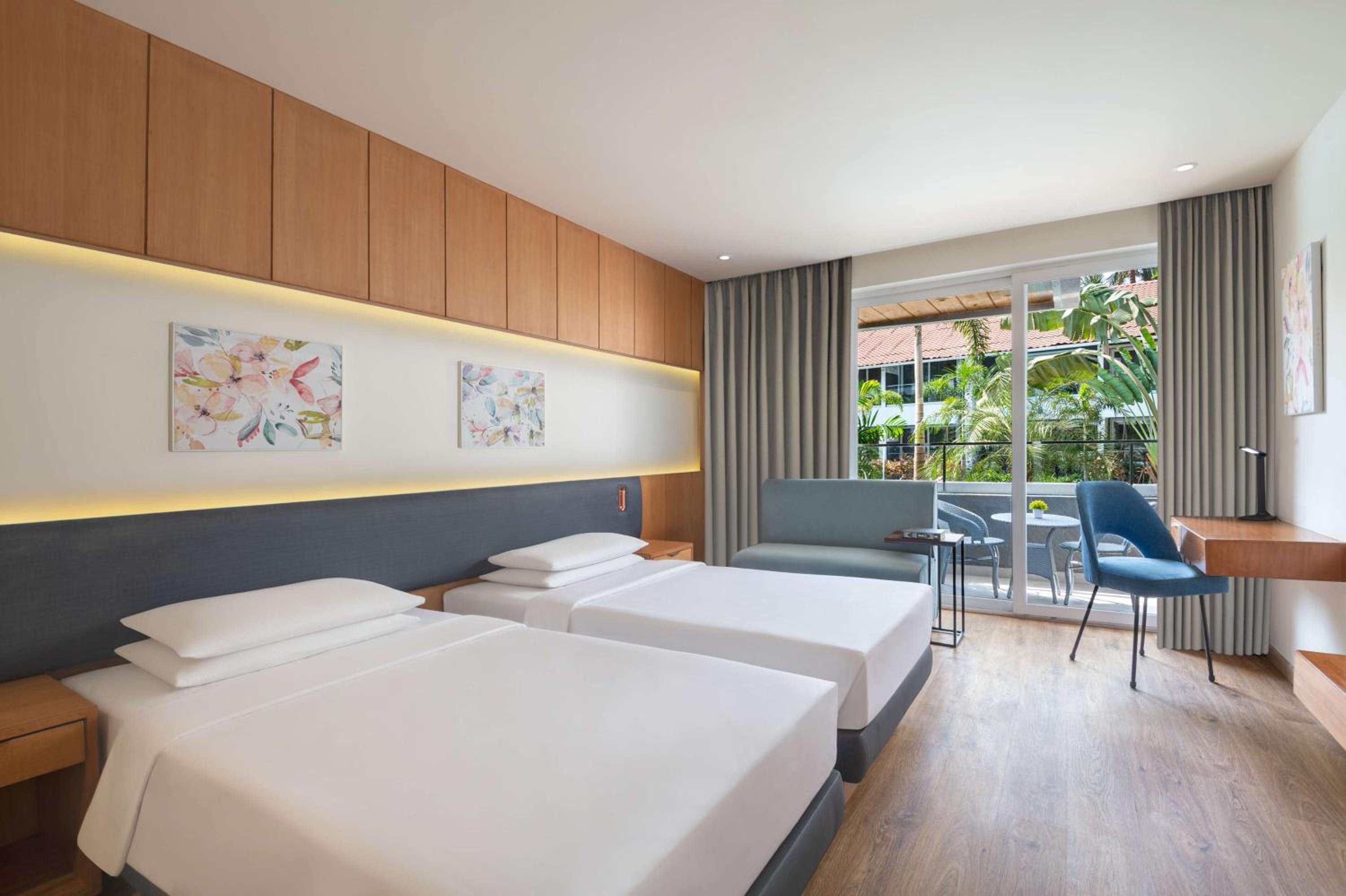 Twin Room with Balcony - Photo 1