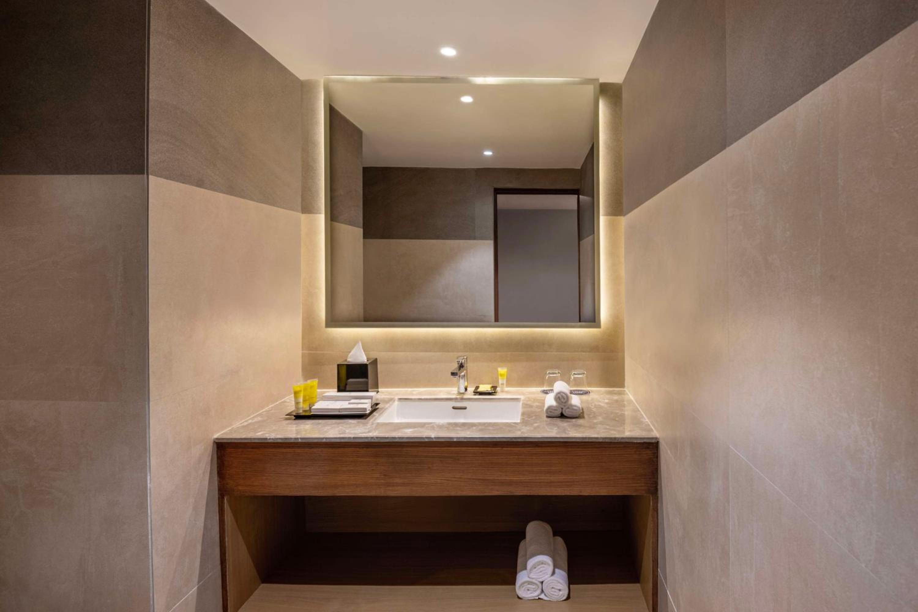 King Suite with Balcony - Photo 2