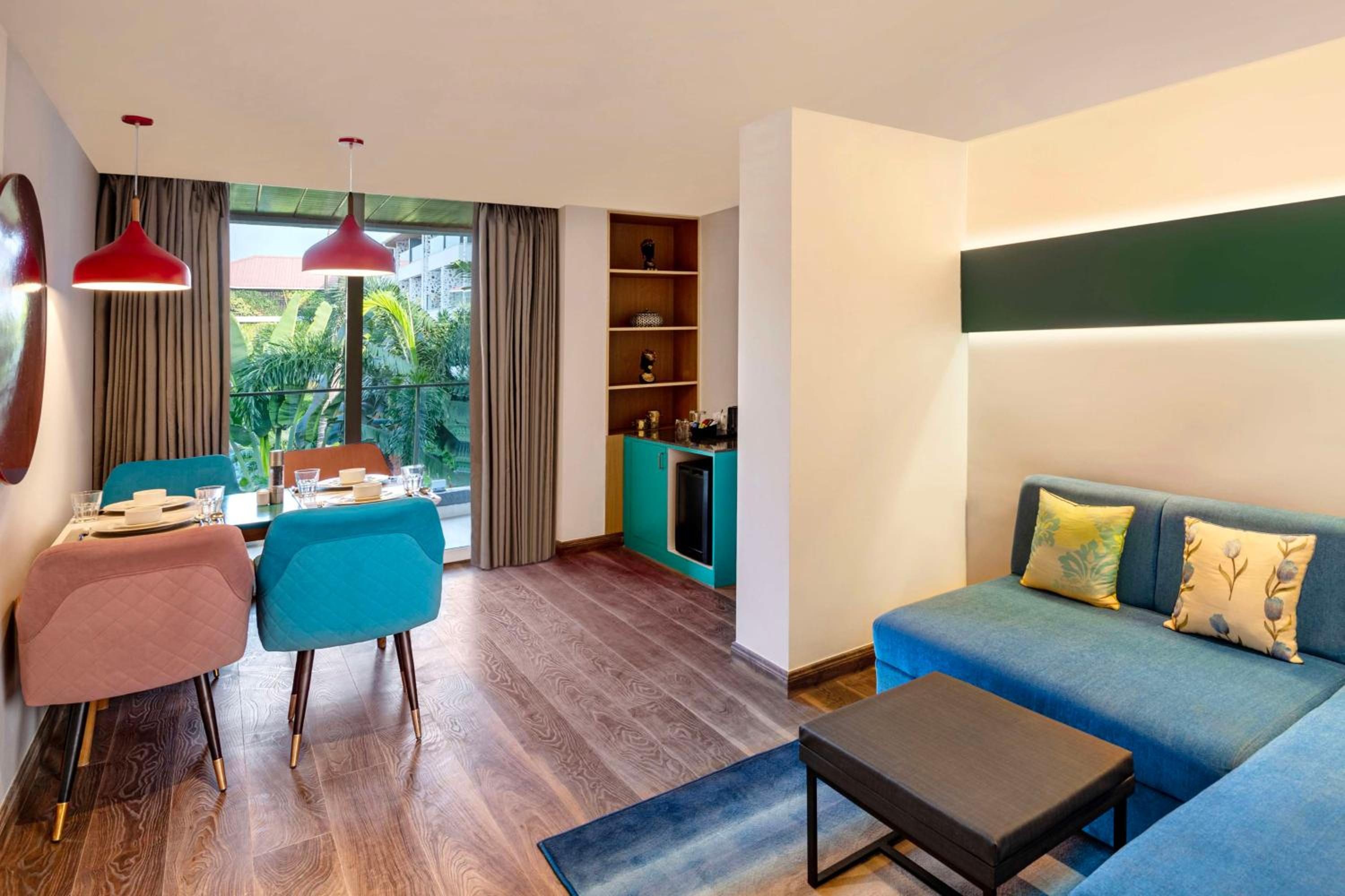 King Suite with Balcony - Photo 3