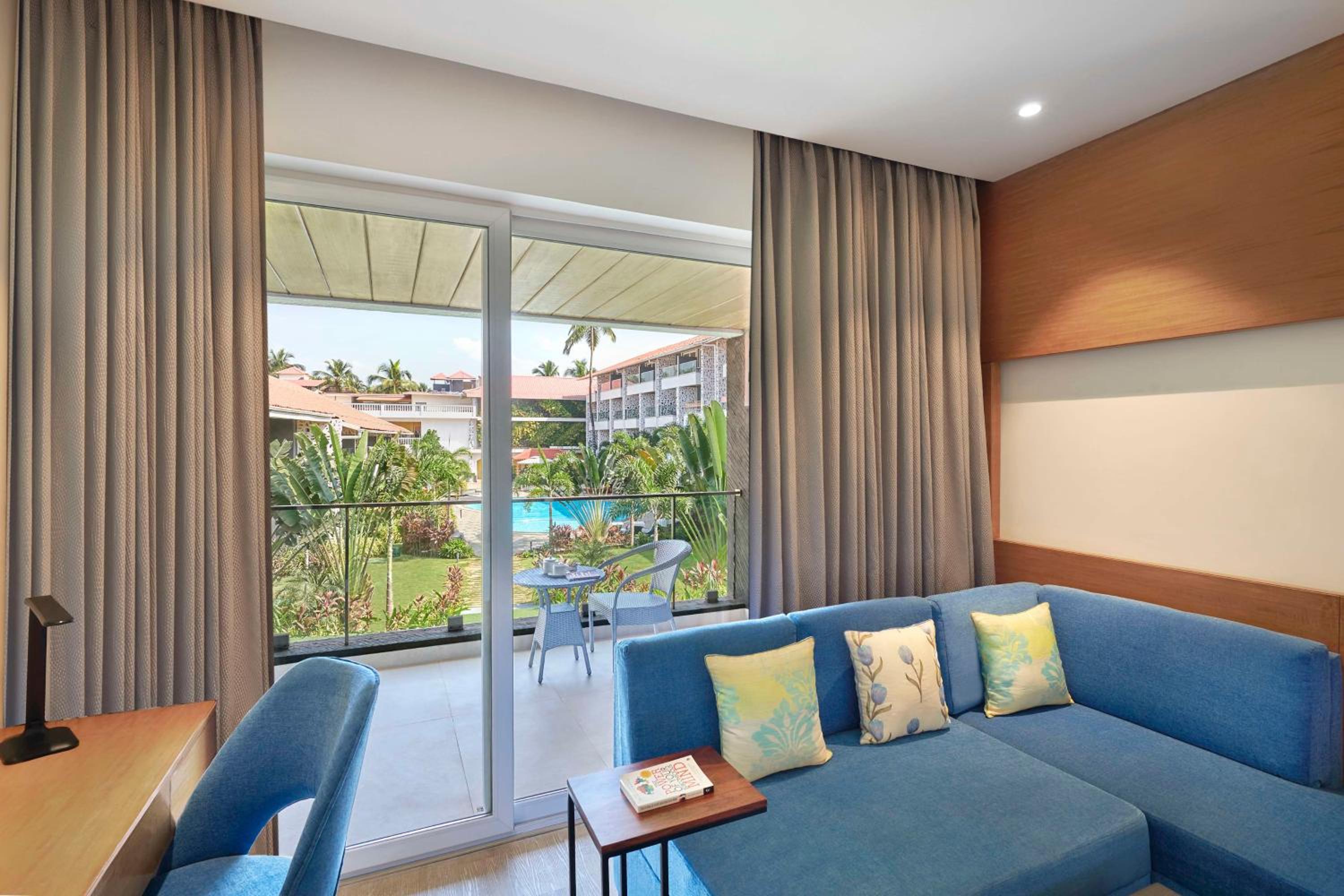 King Room with Balcony and Pool View - Photo 3