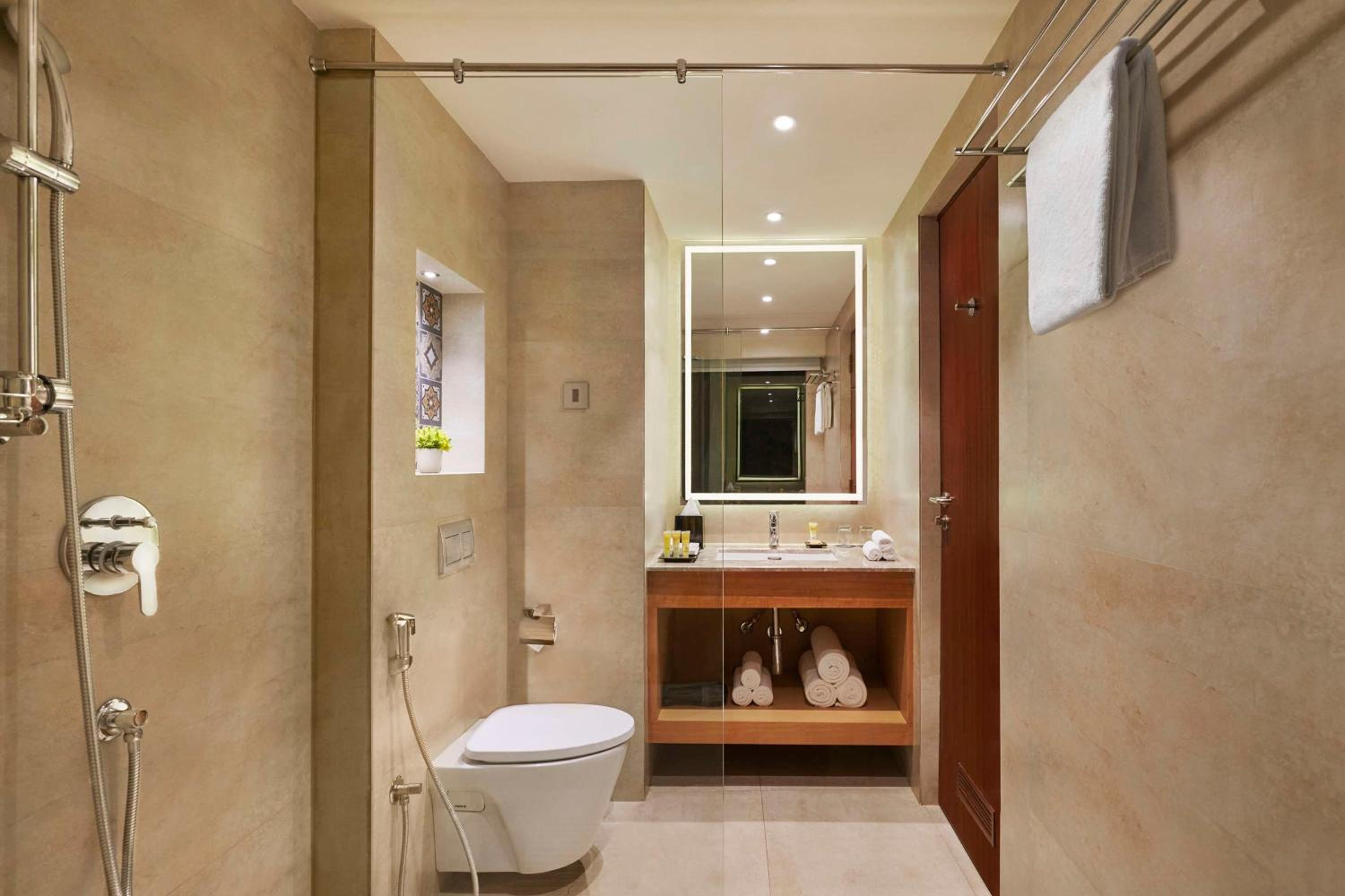 King Room with Balcony and Pool View - Photo 2