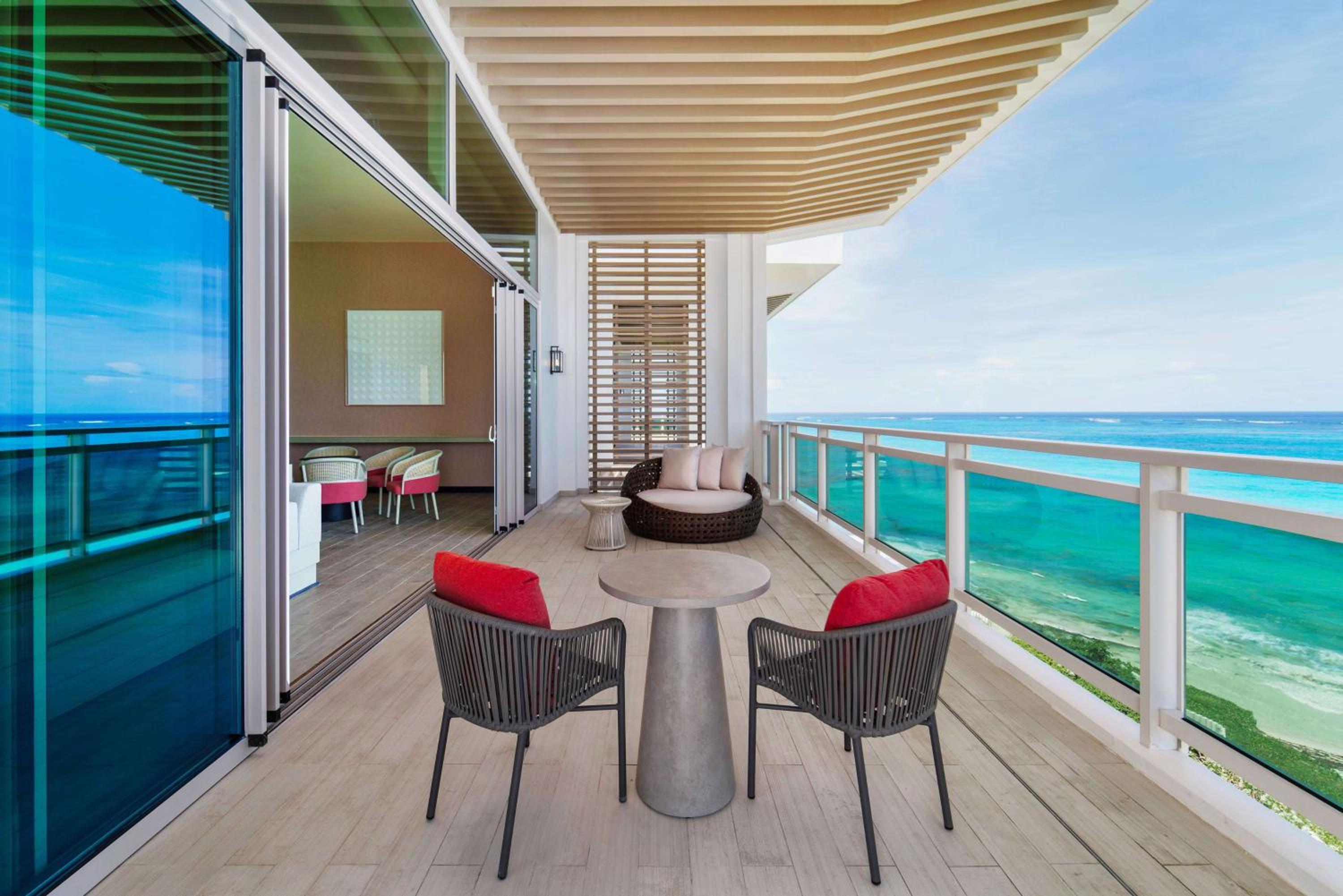 OceanOne-Bedroom Suite with Outdoor Tub thumbnail 6