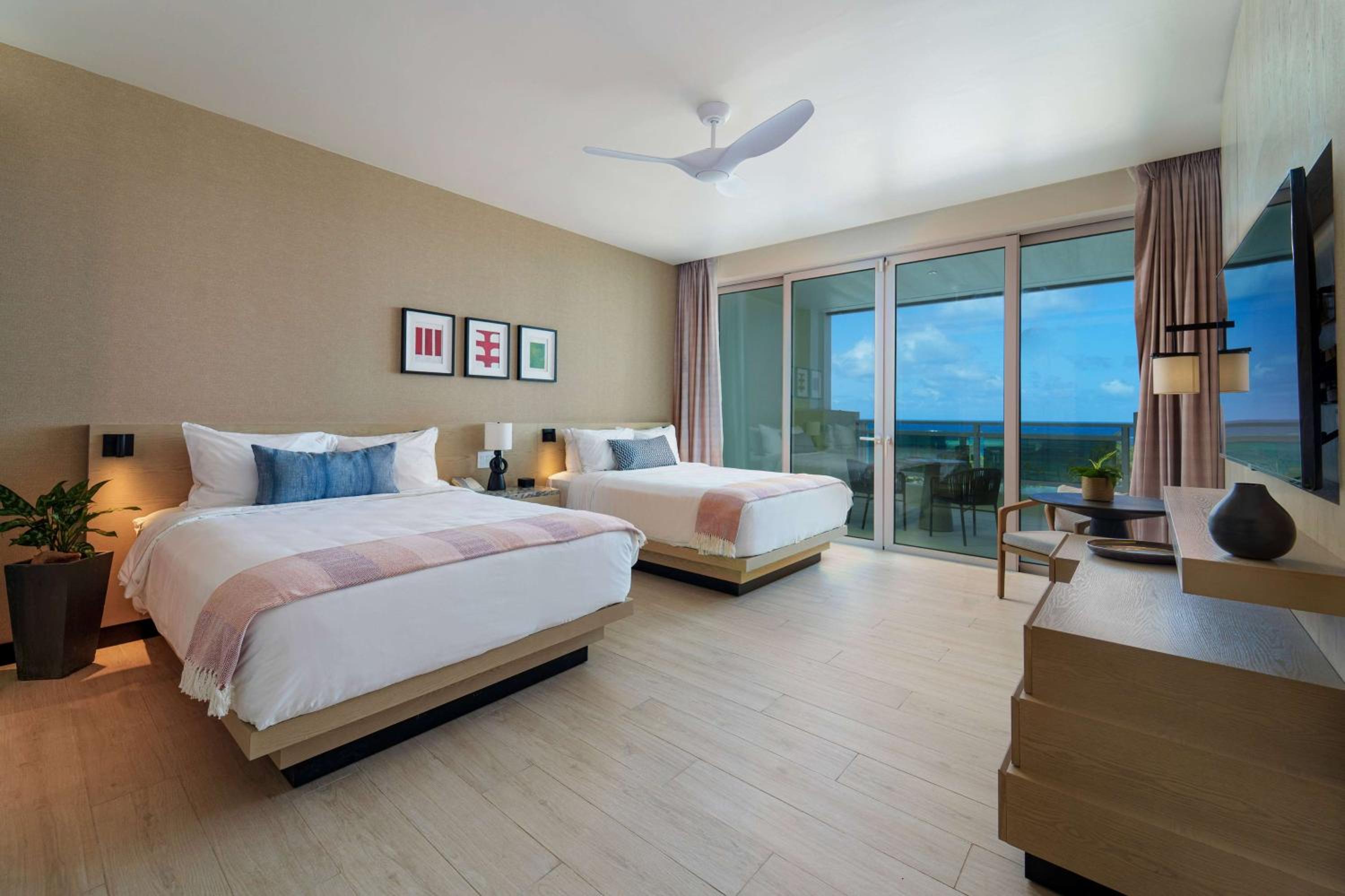 Deluxe Queen Room with Ocean View