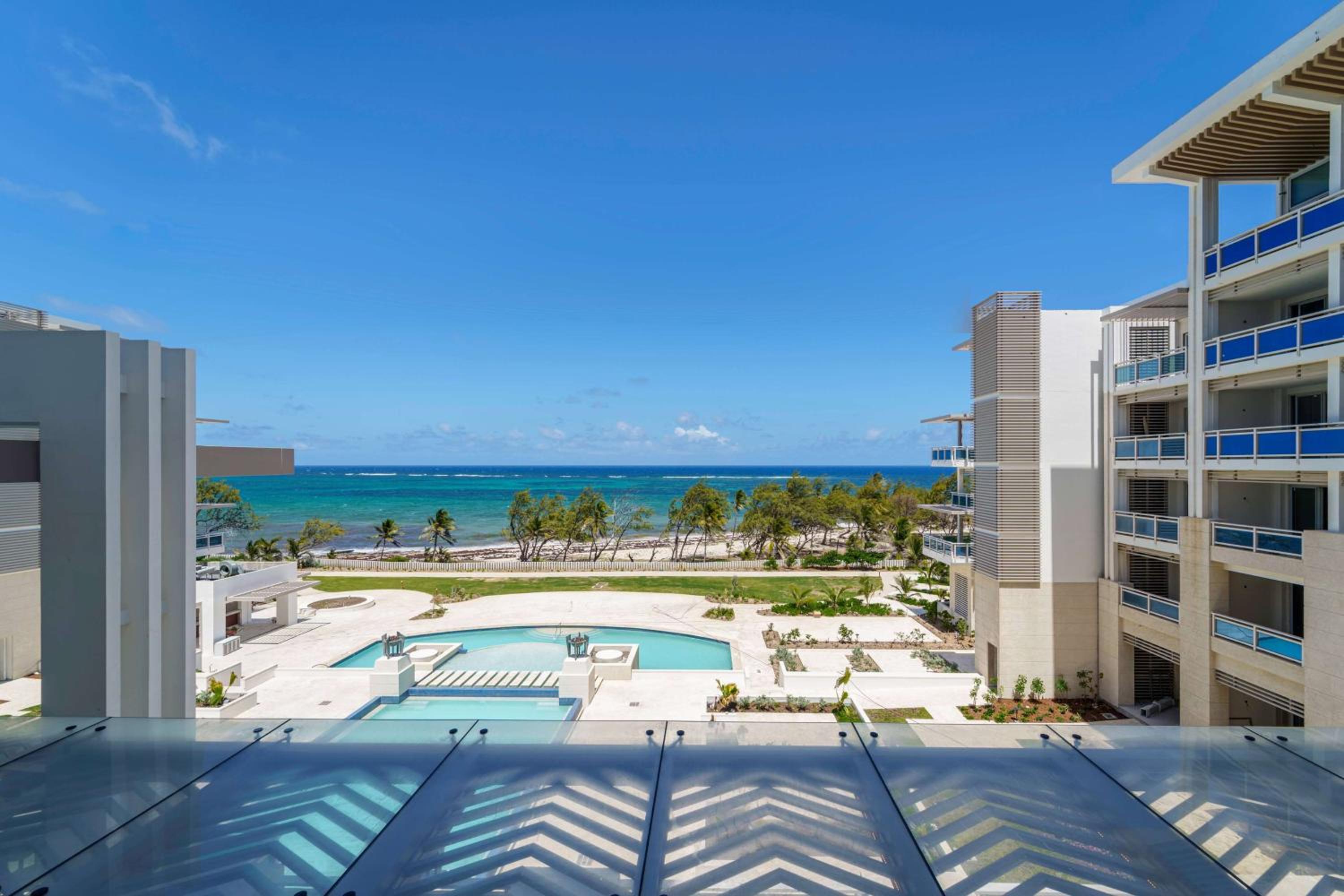 One-Bedroom Ember Suite with Two Balconies thumbnail 6