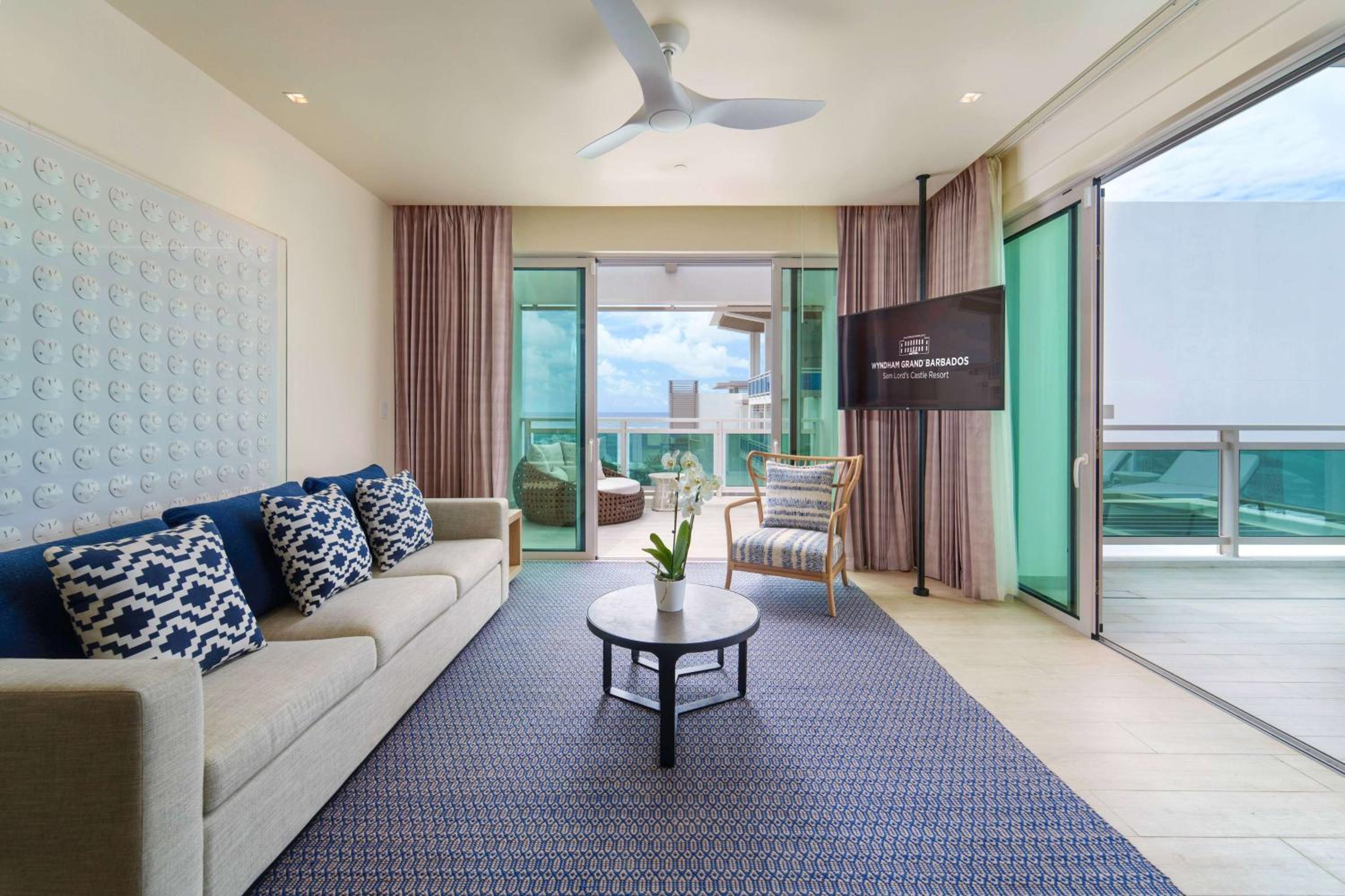One-Bedroom Ember Suite with Two Balconies