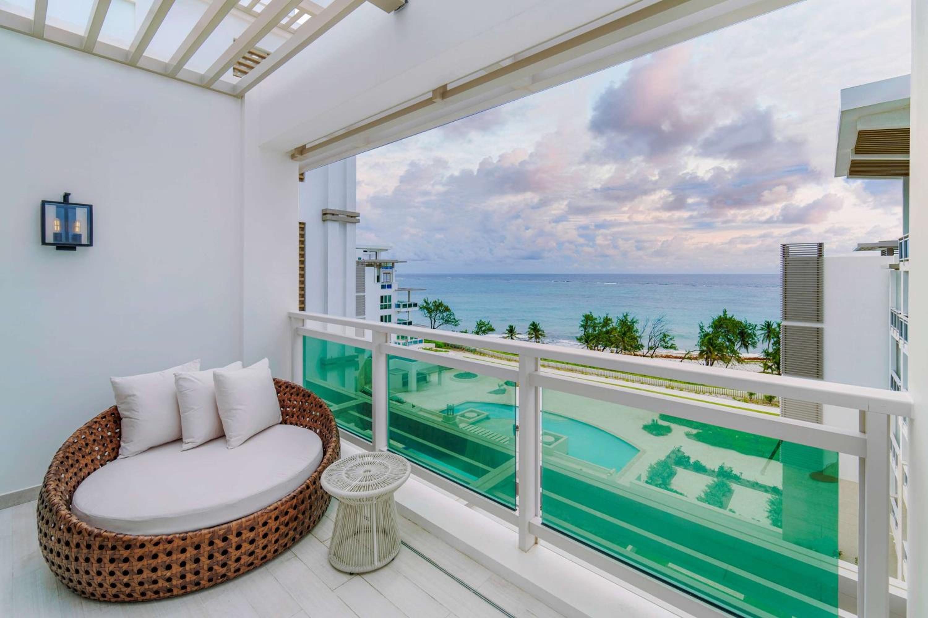 Zephyr One-Bedroom Suite with Two Balconies thumbnail 5