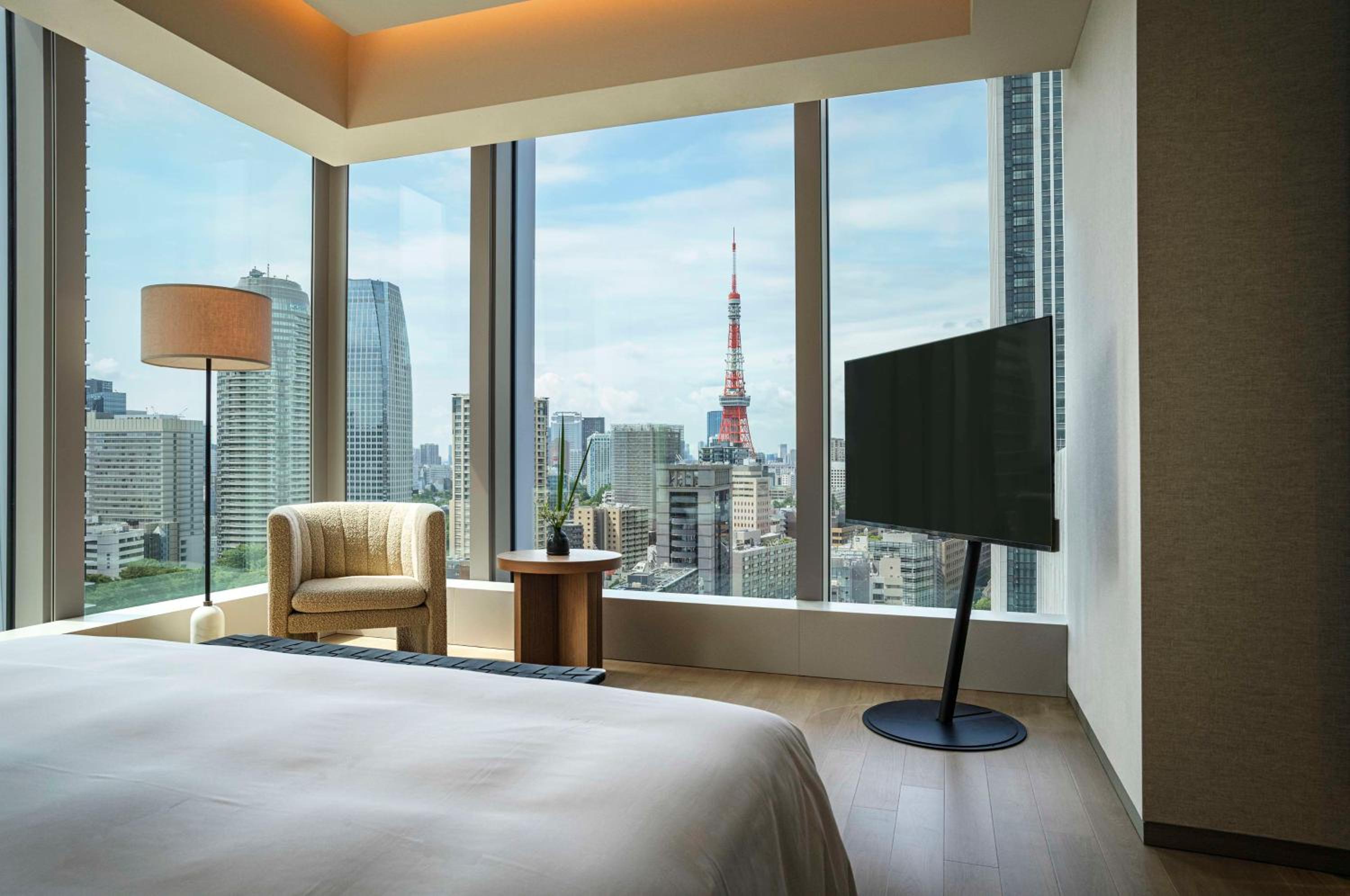 Corner Suite with One King Bed and Panorama Tower View