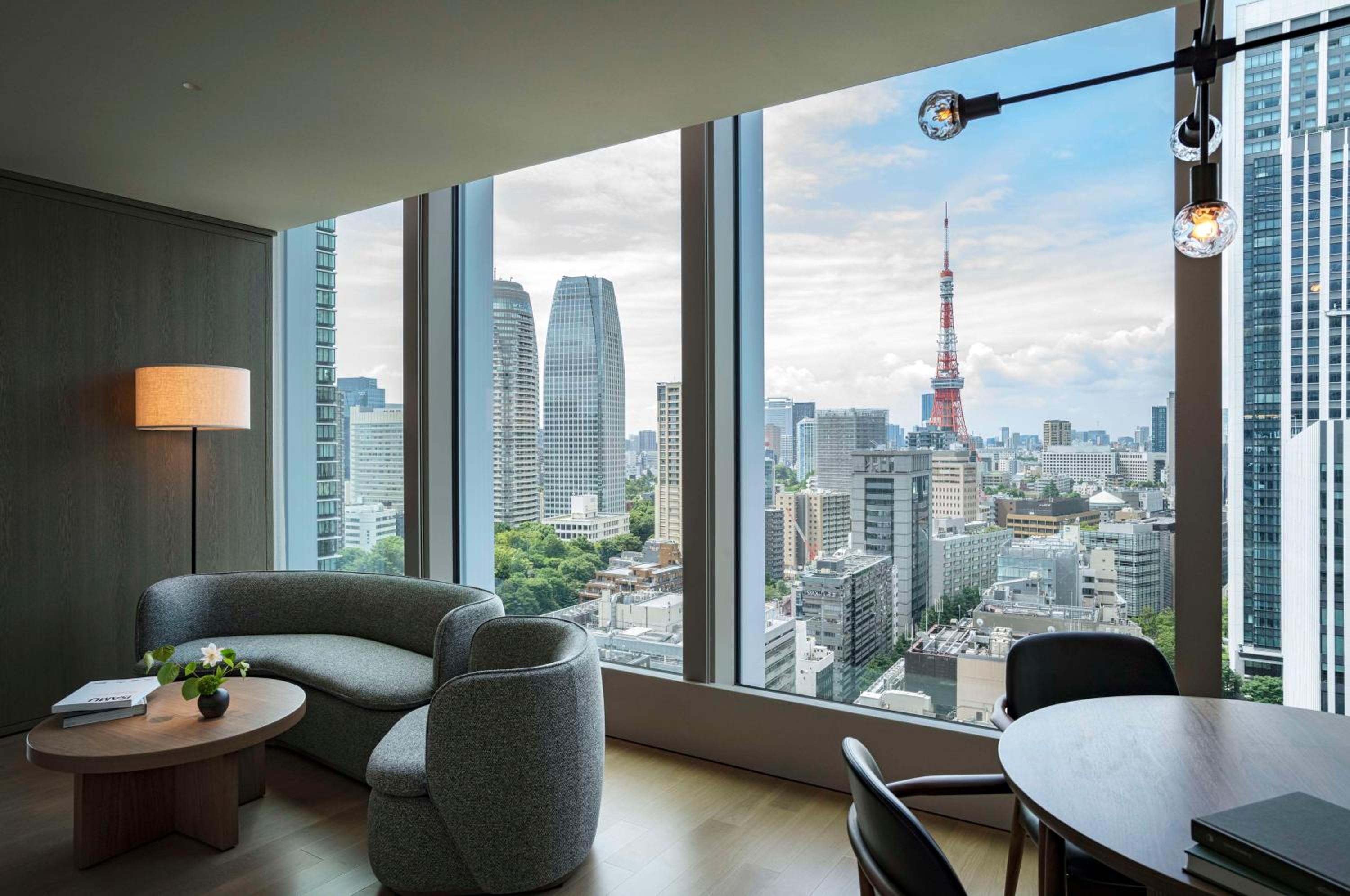 Corner Suite with One King Bed and Panorama Tower View