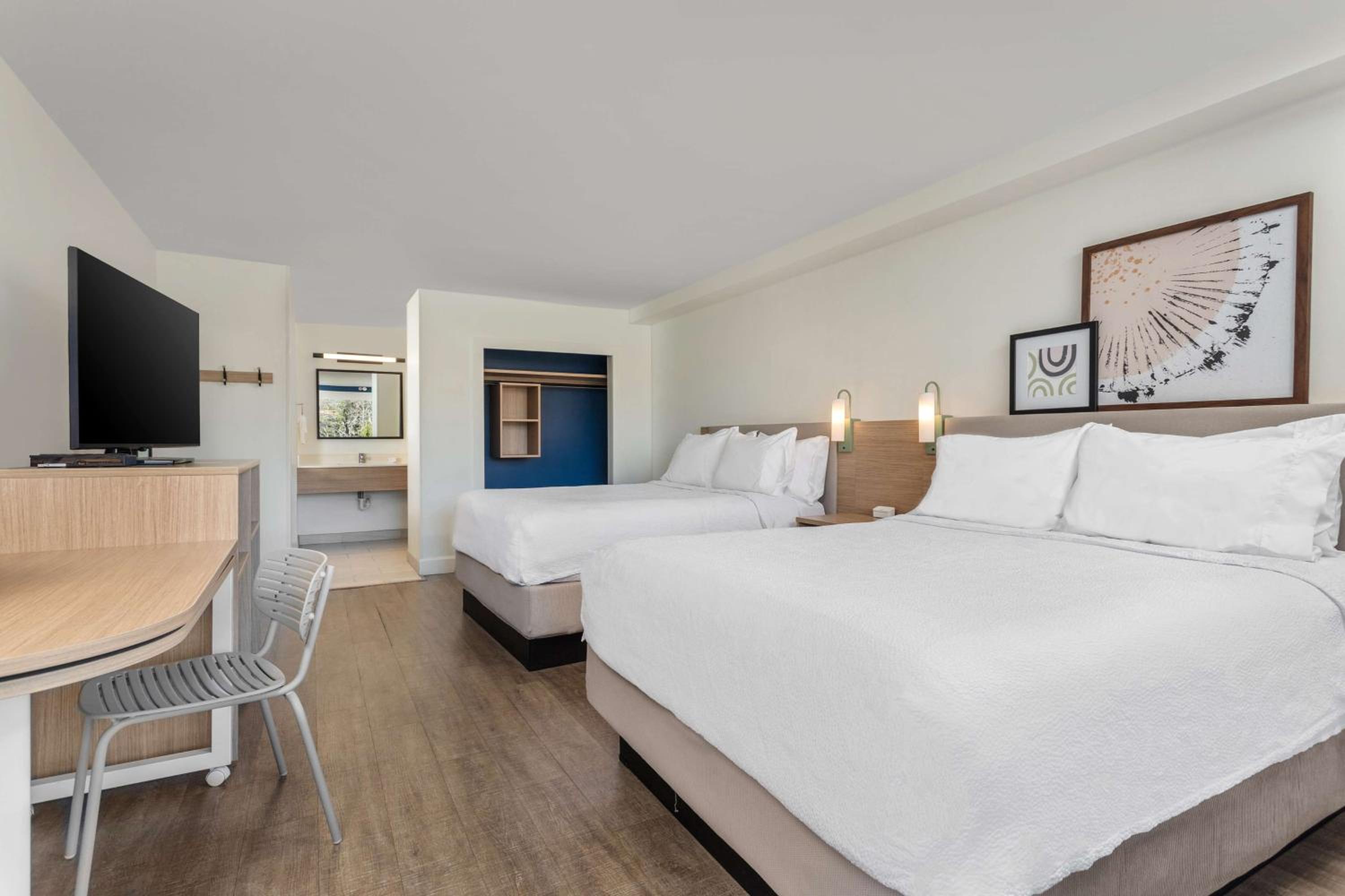 Queen Room with Two Queen Beds and Mobility Accessible Tub